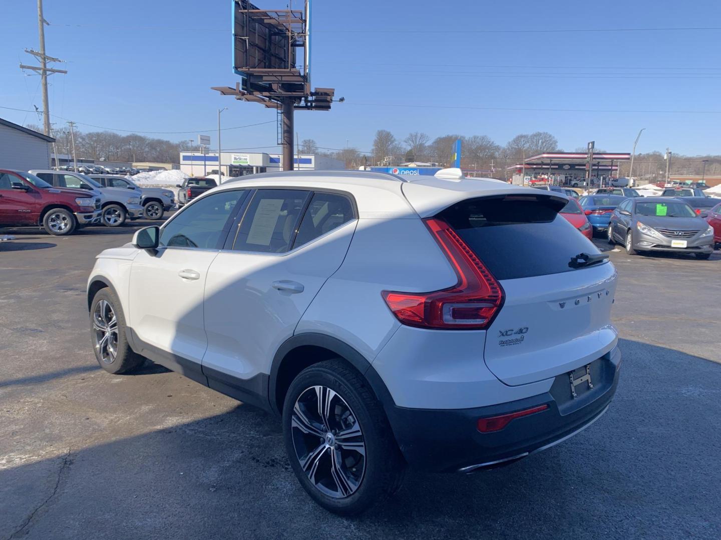 2020 WHITE /WHITE Volvo XC40 T5 Inscription AWD (YV4162UL1L2) with an 2.0L L4 DOHC 16V engine, Automatic transmission, located at 506 S. Kingshighway, Cape Girardeau, MO, 63703, (573) 235-5000, 37.294991, -89.553635 - 2020 Volvo XC40 AWD 74,xxx miles Alarm System Bluetooth Cruise Control Folding Rear Seat Heated Seats Heated Steering Wheel Integrated Garage Door Opener Leather Seats Navigation System Power Driver's Seat Power Outlet Power Windows Premium Radio Remote Engine Start Remote Keyless E - Photo#4