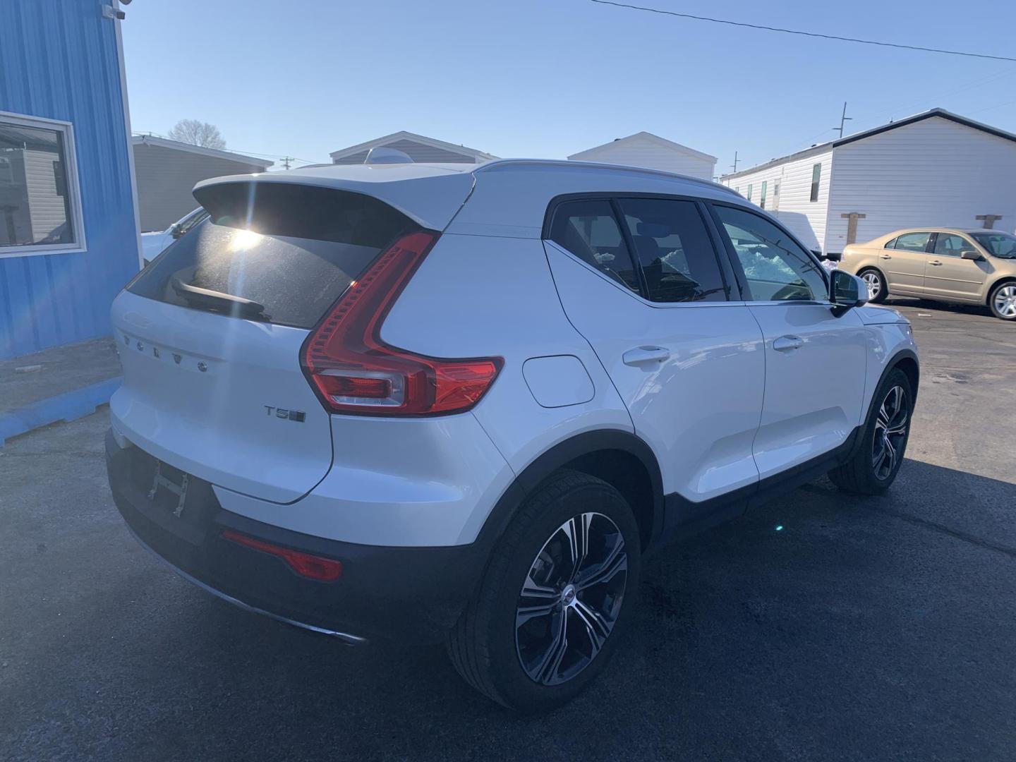 2020 WHITE /WHITE Volvo XC40 T5 Inscription AWD (YV4162UL1L2) with an 2.0L L4 DOHC 16V engine, Automatic transmission, located at 506 S. Kingshighway, Cape Girardeau, MO, 63703, (573) 235-5000, 37.294991, -89.553635 - 2020 Volvo XC40 AWD 74,xxx miles Alarm System Bluetooth Cruise Control Folding Rear Seat Heated Seats Heated Steering Wheel Integrated Garage Door Opener Leather Seats Navigation System Power Driver's Seat Power Outlet Power Windows Premium Radio Remote Engine Start Remote Keyless E - Photo#8