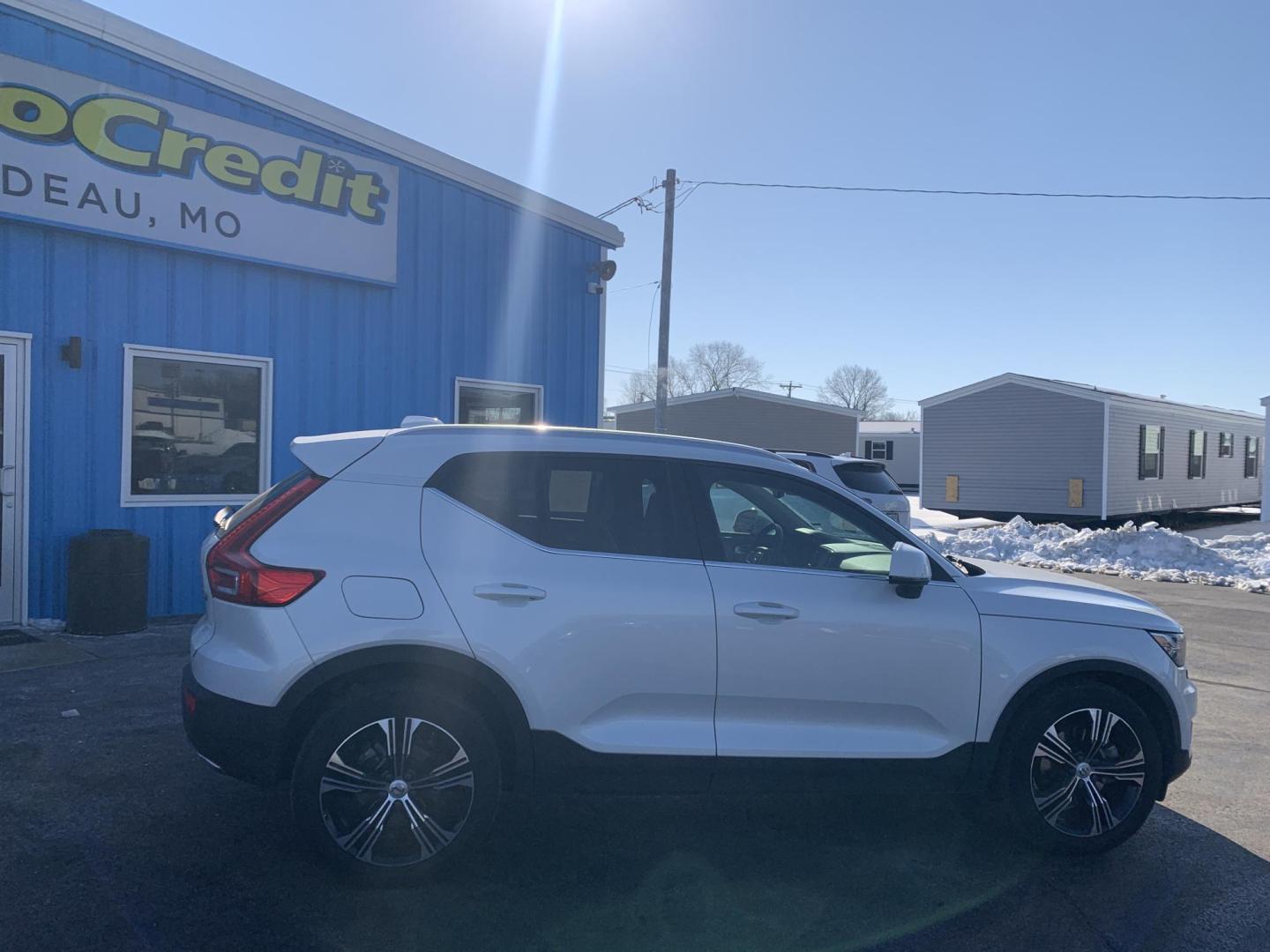 2020 WHITE /WHITE Volvo XC40 T5 Inscription AWD (YV4162UL1L2) with an 2.0L L4 DOHC 16V engine, Automatic transmission, located at 506 S. Kingshighway, Cape Girardeau, MO, 63703, (573) 235-5000, 37.294991, -89.553635 - 2020 Volvo XC40 AWD 74,xxx miles Alarm System Bluetooth Cruise Control Folding Rear Seat Heated Seats Heated Steering Wheel Integrated Garage Door Opener Leather Seats Navigation System Power Driver's Seat Power Outlet Power Windows Premium Radio Remote Engine Start Remote Keyless E - Photo#9