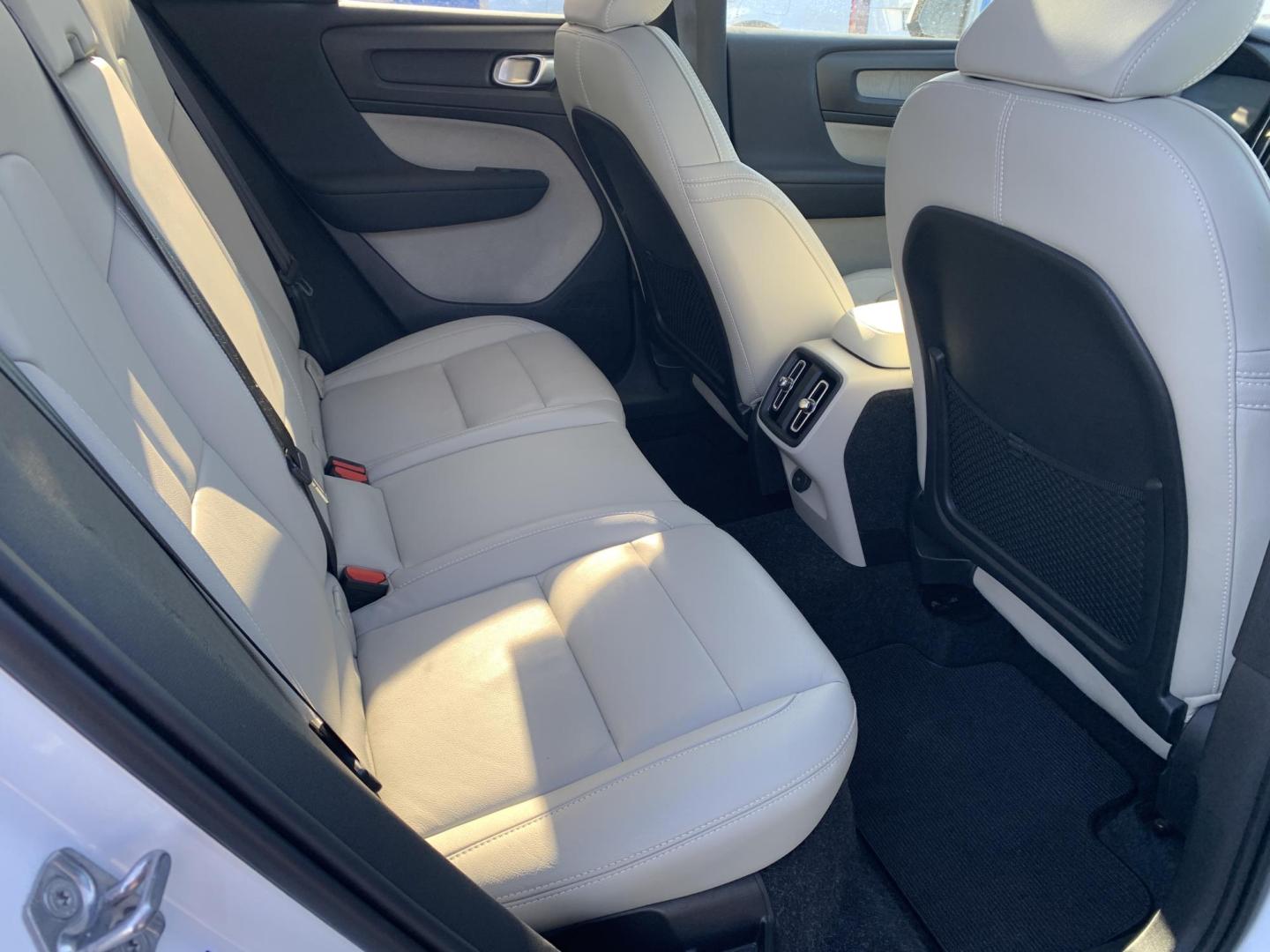 2020 WHITE /WHITE Volvo XC40 T5 Inscription AWD (YV4162UL1L2) with an 2.0L L4 DOHC 16V engine, Automatic transmission, located at 506 S. Kingshighway, Cape Girardeau, MO, 63703, (573) 235-5000, 37.294991, -89.553635 - 2020 Volvo XC40 AWD 74,xxx miles Alarm System Bluetooth Cruise Control Folding Rear Seat Heated Seats Heated Steering Wheel Integrated Garage Door Opener Leather Seats Navigation System Power Driver's Seat Power Outlet Power Windows Premium Radio Remote Engine Start Remote Keyless E - Photo#14