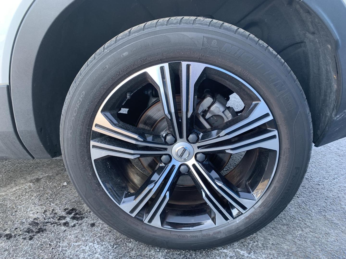 2020 WHITE /WHITE Volvo XC40 T5 Inscription AWD (YV4162UL1L2) with an 2.0L L4 DOHC 16V engine, Automatic transmission, located at 506 S. Kingshighway, Cape Girardeau, MO, 63703, (573) 235-5000, 37.294991, -89.553635 - 2020 Volvo XC40 AWD 74,xxx miles Alarm System Bluetooth Cruise Control Folding Rear Seat Heated Seats Heated Steering Wheel Integrated Garage Door Opener Leather Seats Navigation System Power Driver's Seat Power Outlet Power Windows Premium Radio Remote Engine Start Remote Keyless E - Photo#31