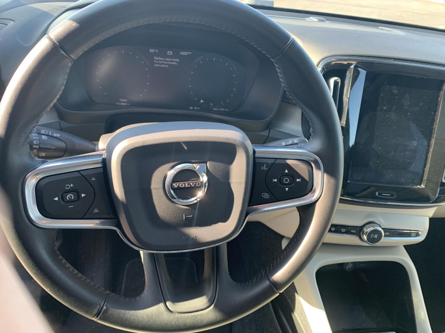 2020 WHITE /WHITE Volvo XC40 T5 Inscription AWD (YV4162UL1L2) with an 2.0L L4 DOHC 16V engine, Automatic transmission, located at 506 S. Kingshighway, Cape Girardeau, MO, 63703, (573) 235-5000, 37.294991, -89.553635 - 2020 Volvo XC40 AWD 74,xxx miles Alarm System Bluetooth Cruise Control Folding Rear Seat Heated Seats Heated Steering Wheel Integrated Garage Door Opener Leather Seats Navigation System Power Driver's Seat Power Outlet Power Windows Premium Radio Remote Engine Start Remote Keyless E - Photo#23