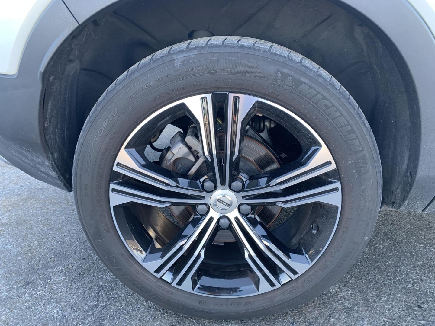 2020 WHITE /WHITE Volvo XC40 T5 Inscription AWD (YV4162UL1L2) with an 2.0L L4 DOHC 16V engine, Automatic transmission, located at 506 S. Kingshighway, Cape Girardeau, MO, 63703, (573) 235-5000, 37.294991, -89.553635 - 2020 Volvo XC40 AWD 74,xxx miles Alarm System Bluetooth Cruise Control Folding Rear Seat Heated Seats Heated Steering Wheel Integrated Garage Door Opener Leather Seats Navigation System Power Driver's Seat Power Outlet Power Windows Premium Radio Remote Engine Start Remote Keyless E - Photo#33