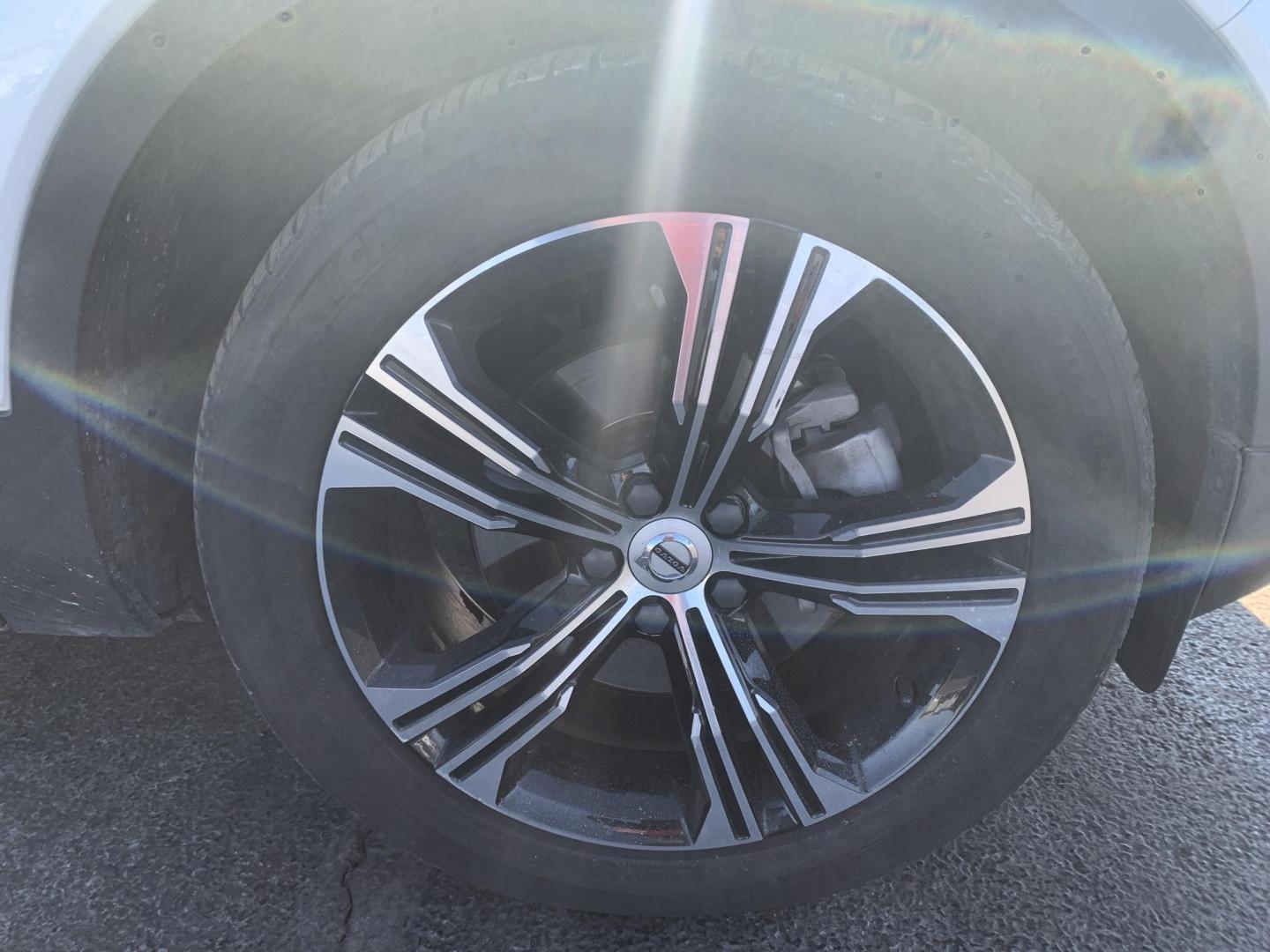 2020 WHITE /WHITE Volvo XC40 T5 Inscription AWD (YV4162UL1L2) with an 2.0L L4 DOHC 16V engine, Automatic transmission, located at 506 S. Kingshighway, Cape Girardeau, MO, 63703, (573) 235-5000, 37.294991, -89.553635 - 2020 Volvo XC40 AWD 74,xxx miles Alarm System Bluetooth Cruise Control Folding Rear Seat Heated Seats Heated Steering Wheel Integrated Garage Door Opener Leather Seats Navigation System Power Driver's Seat Power Outlet Power Windows Premium Radio Remote Engine Start Remote Keyless E - Photo#34