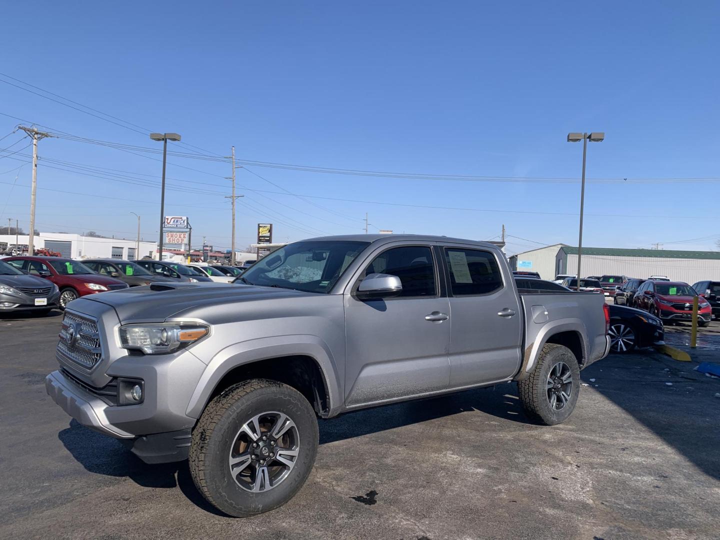 2016 SILVER /GRAY Toyota Tacoma SR5 Double Cab Long Bed V6 5AT 4WD (3TMCZ5ANXGM) with an 3.6L V6 DOHC 24V engine, Automatic transmission, located at 506 S. Kingshighway, Cape Girardeau, MO, 63703, (573) 235-5000, 37.294991, -89.553635 - 2016 Toyota Tacoma SR5 Double Cab 203,xxx miles Alarm System Bluetooth Cloth Seats Cruise Control Navigation System Power Windows Remote Keyless Entry Steering Wheel Controls Tilt Steering Wheel We have financing available and we accept trades! Fill out a credit application on our website - Photo#2