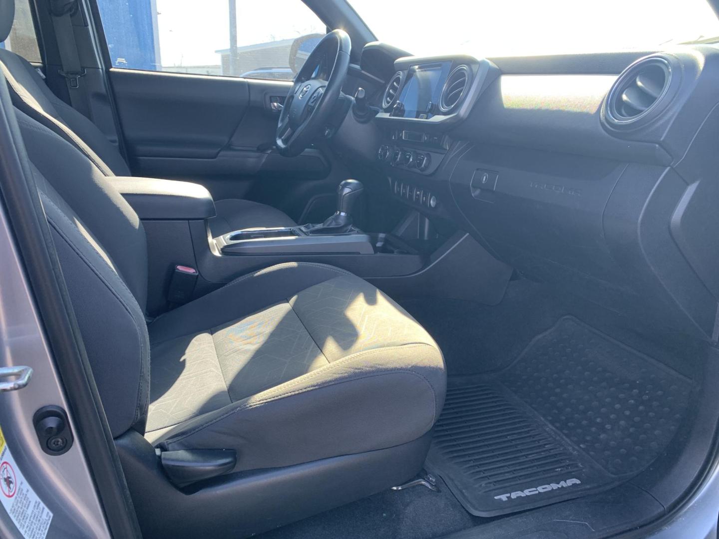 2016 SILVER /GRAY Toyota Tacoma SR5 Double Cab Long Bed V6 5AT 4WD (3TMCZ5ANXGM) with an 3.6L V6 DOHC 24V engine, Automatic transmission, located at 506 S. Kingshighway, Cape Girardeau, MO, 63703, (573) 235-5000, 37.294991, -89.553635 - 2016 Toyota Tacoma SR5 Double Cab 203,xxx miles Alarm System Bluetooth Cloth Seats Cruise Control Navigation System Power Windows Remote Keyless Entry Steering Wheel Controls Tilt Steering Wheel We have financing available and we accept trades! Fill out a credit application on our website - Photo#9