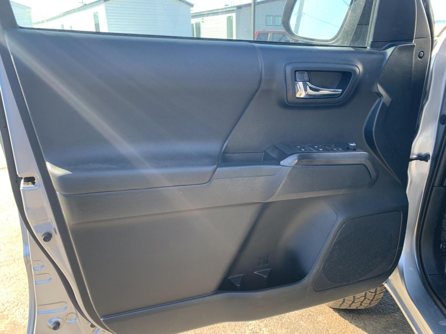 2016 SILVER /GRAY Toyota Tacoma SR5 Double Cab Long Bed V6 5AT 4WD (3TMCZ5ANXGM) with an 3.6L V6 DOHC 24V engine, Automatic transmission, located at 506 S. Kingshighway, Cape Girardeau, MO, 63703, (573) 235-5000, 37.294991, -89.553635 - 2016 Toyota Tacoma SR5 Double Cab 203,xxx miles Alarm System Bluetooth Cloth Seats Cruise Control Navigation System Power Windows Remote Keyless Entry Steering Wheel Controls Tilt Steering Wheel We have financing available and we accept trades! Fill out a credit application on our website - Photo#14