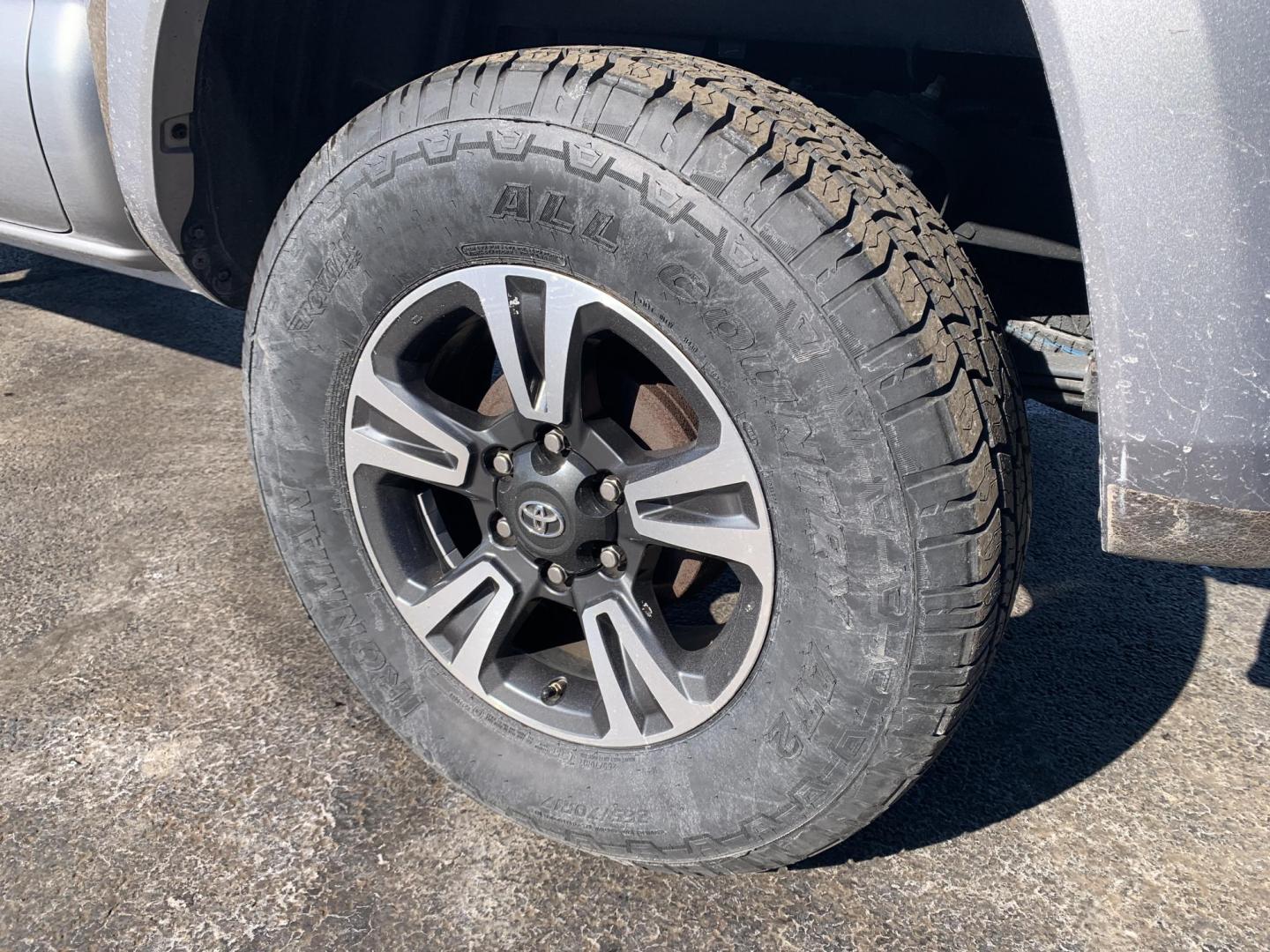2016 SILVER /GRAY Toyota Tacoma SR5 Double Cab Long Bed V6 5AT 4WD (3TMCZ5ANXGM) with an 3.6L V6 DOHC 24V engine, Automatic transmission, located at 506 S. Kingshighway, Cape Girardeau, MO, 63703, (573) 235-5000, 37.294991, -89.553635 - 2016 Toyota Tacoma SR5 Double Cab 203,xxx miles Alarm System Bluetooth Cloth Seats Cruise Control Navigation System Power Windows Remote Keyless Entry Steering Wheel Controls Tilt Steering Wheel We have financing available and we accept trades! Fill out a credit application on our website - Photo#30