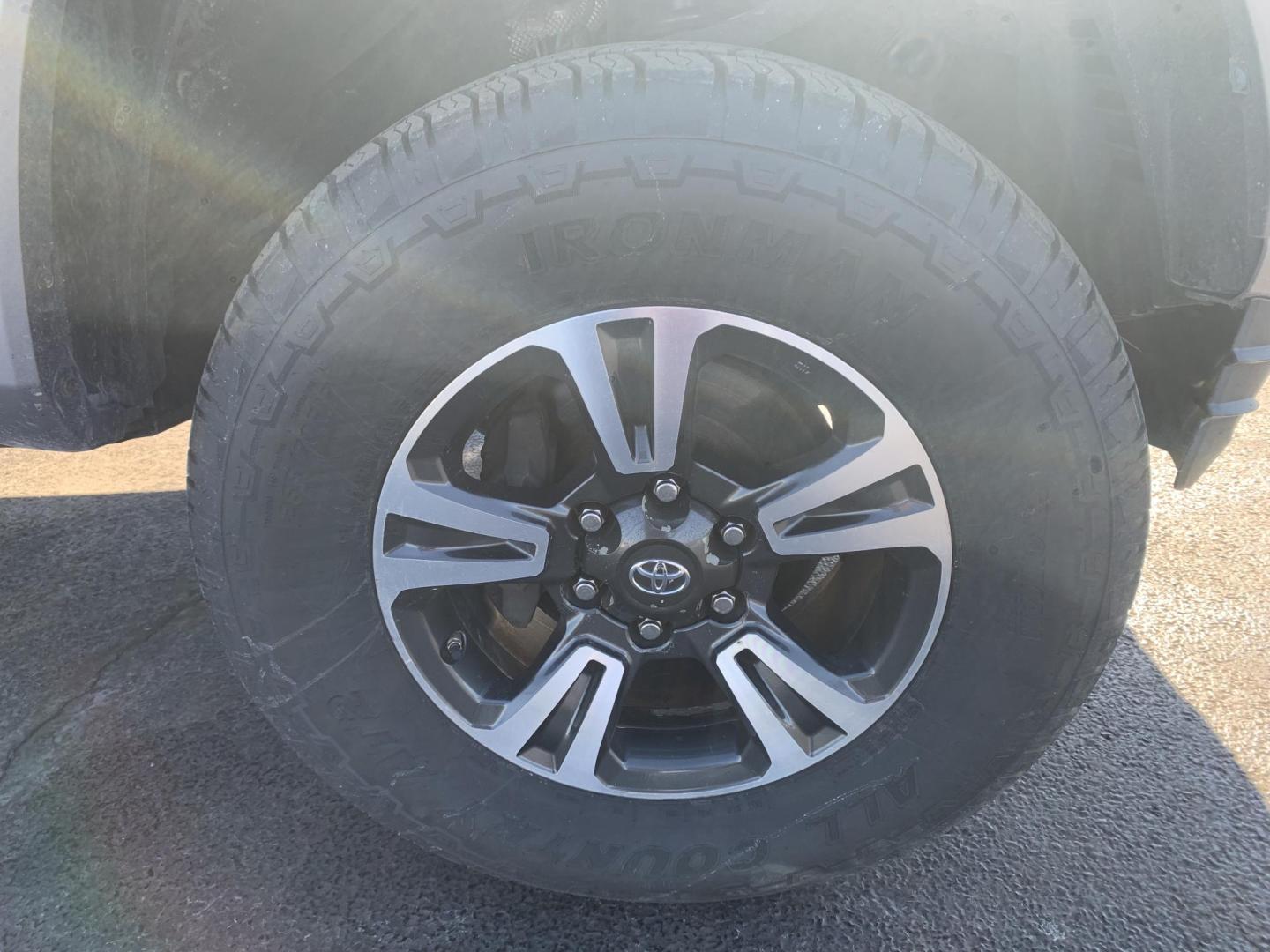 2016 SILVER /GRAY Toyota Tacoma SR5 Double Cab Long Bed V6 5AT 4WD (3TMCZ5ANXGM) with an 3.6L V6 DOHC 24V engine, Automatic transmission, located at 506 S. Kingshighway, Cape Girardeau, MO, 63703, (573) 235-5000, 37.294991, -89.553635 - 2016 Toyota Tacoma SR5 Double Cab 203,xxx miles Alarm System Bluetooth Cloth Seats Cruise Control Navigation System Power Windows Remote Keyless Entry Steering Wheel Controls Tilt Steering Wheel We have financing available and we accept trades! Fill out a credit application on our website - Photo#32