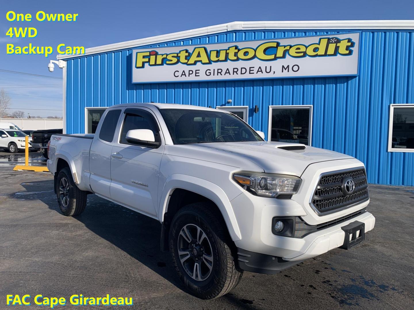 2017 WHITE /BLACK Toyota Tacoma SR5 Access Cab V6 6AT 4WD (5TFSZ5AN8HX) with an 3.5L V6 DOHC 24V engine, Automatic transmission, located at 506 S. Kingshighway, Cape Girardeau, MO, 63703, (573) 235-5000, 37.294991, -89.553635 - 2017 Toyota Tacoma SR5 Access Cab 236,xxx miles Alarm System Bluetooth Cloth Seats Navigation System Power Windows Remote Keyless Entry Tilt Steering Wheel USB Port We have financing available and we accept trades! Fill out a credit application on our website or come by today! If you hav - Photo#0