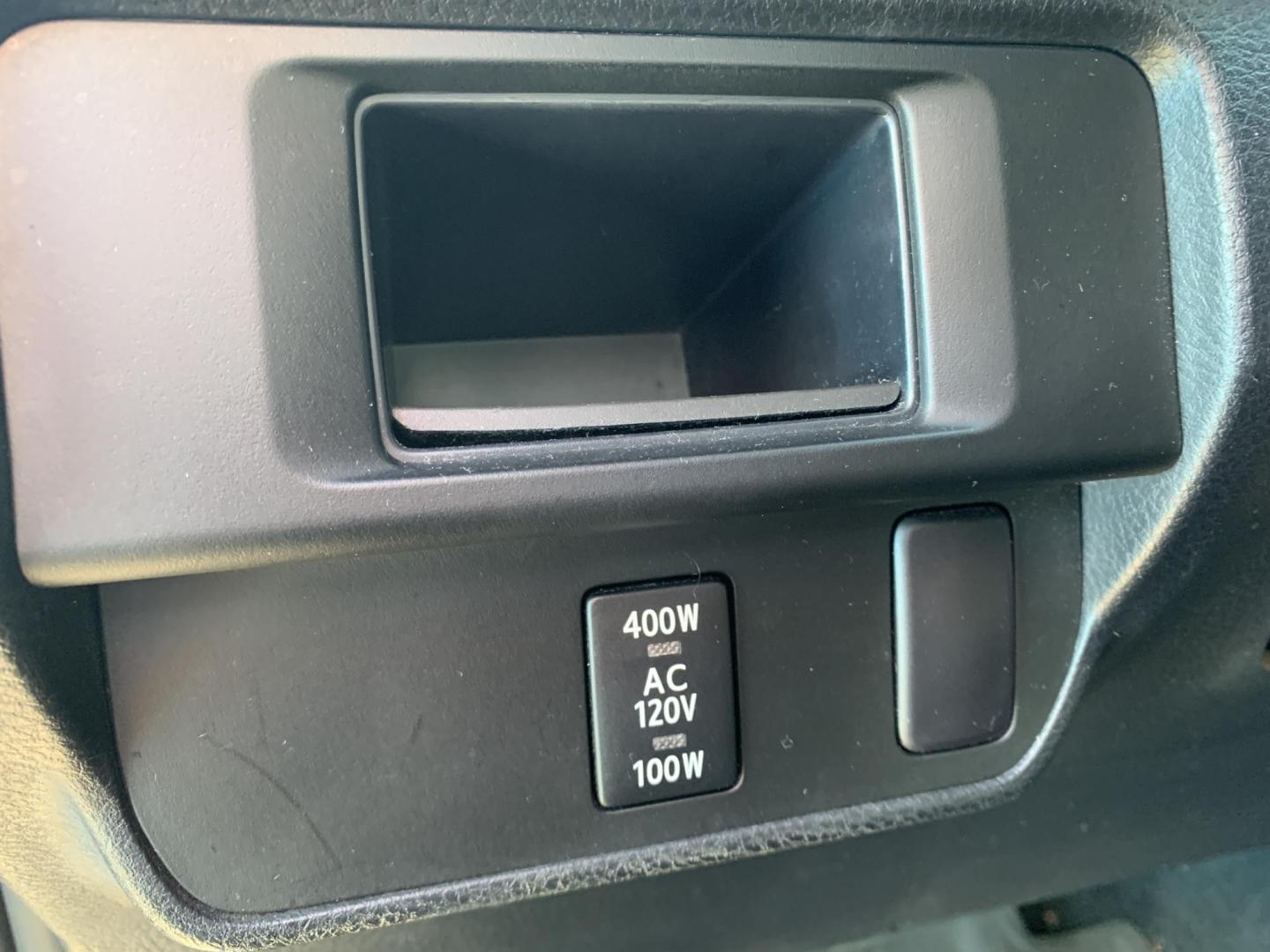 2017 WHITE /BLACK Toyota Tacoma SR5 Access Cab V6 6AT 4WD (5TFSZ5AN8HX) with an 3.5L V6 DOHC 24V engine, Automatic transmission, located at 506 S. Kingshighway, Cape Girardeau, MO, 63703, (573) 235-5000, 37.294991, -89.553635 - 2017 Toyota Tacoma SR5 Access Cab 236,xxx miles Alarm System Bluetooth Cloth Seats Navigation System Power Windows Remote Keyless Entry Tilt Steering Wheel USB Port We have financing available and we accept trades! Fill out a credit application on our website or come by today! If you hav - Photo#17