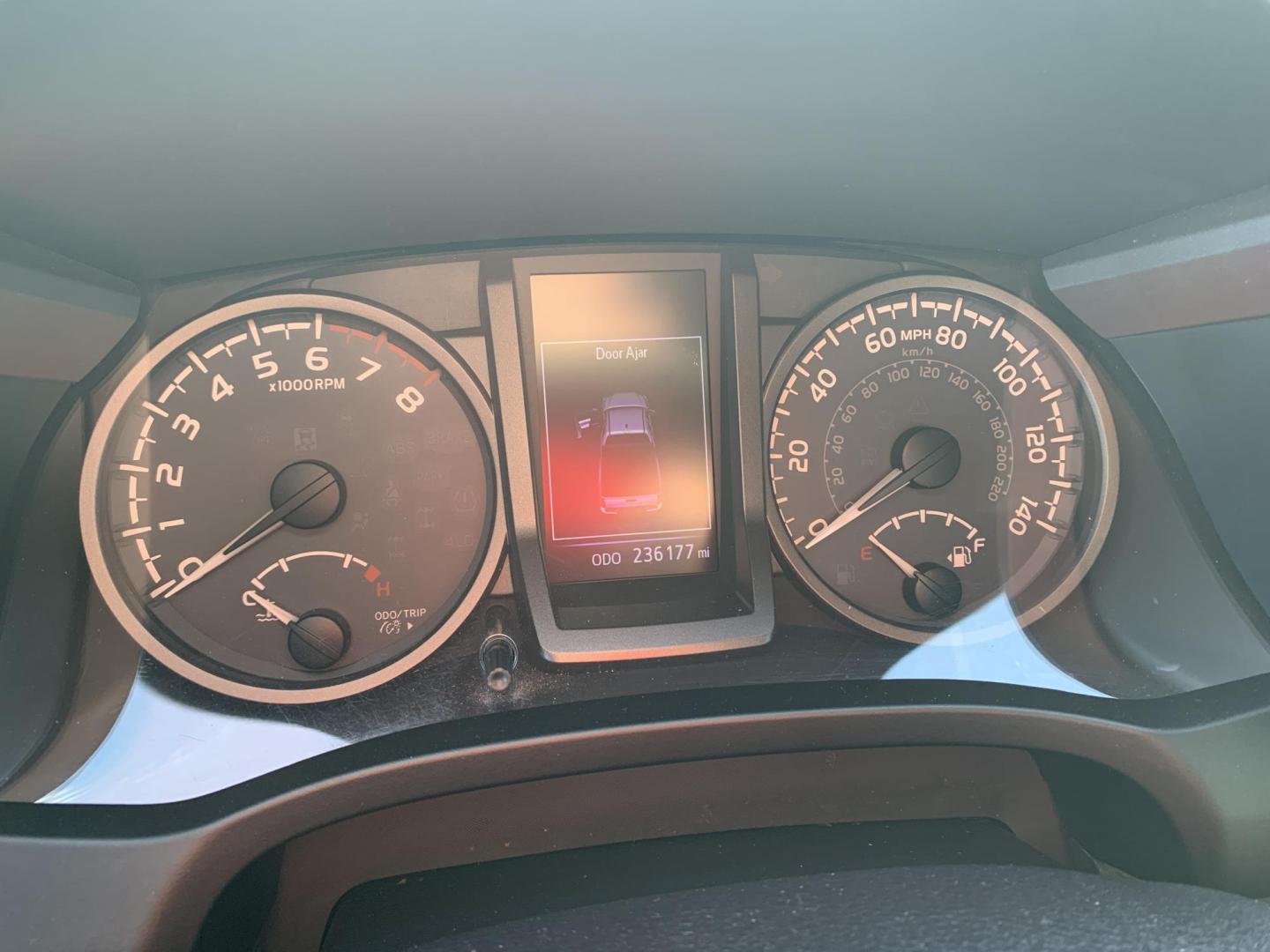 2017 WHITE /BLACK Toyota Tacoma SR5 Access Cab V6 6AT 4WD (5TFSZ5AN8HX) with an 3.5L V6 DOHC 24V engine, Automatic transmission, located at 506 S. Kingshighway, Cape Girardeau, MO, 63703, (573) 235-5000, 37.294991, -89.553635 - 2017 Toyota Tacoma SR5 Access Cab 236,xxx miles Alarm System Bluetooth Cloth Seats Navigation System Power Windows Remote Keyless Entry Tilt Steering Wheel USB Port We have financing available and we accept trades! Fill out a credit application on our website or come by today! If you hav - Photo#20