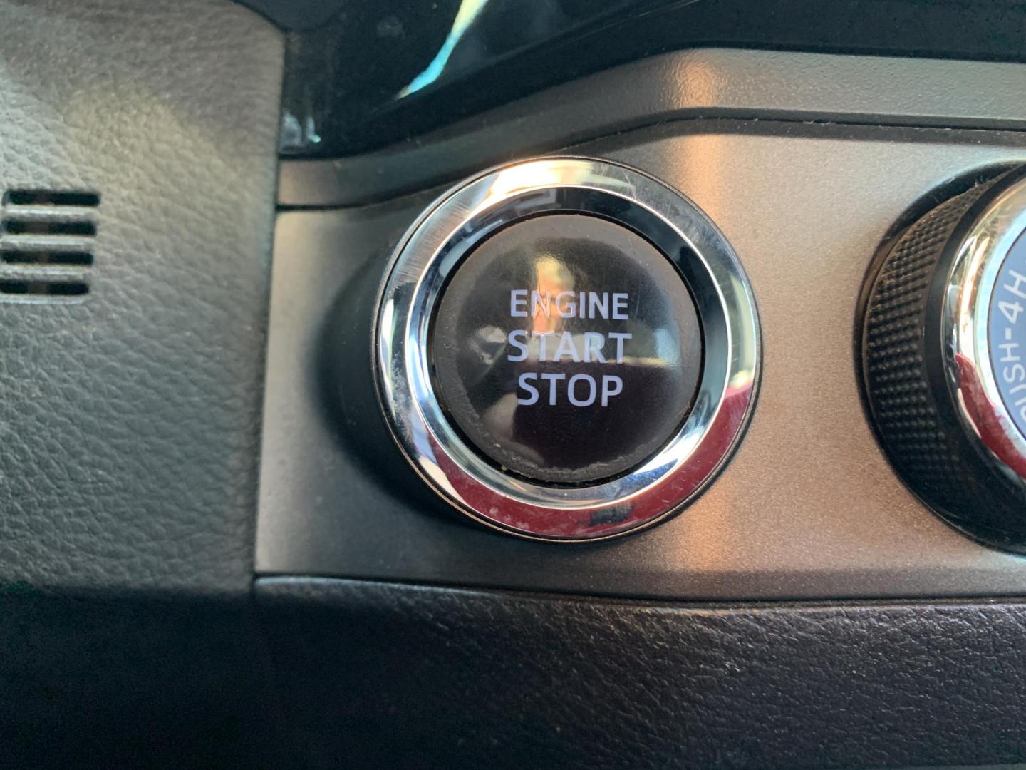 2017 WHITE /BLACK Toyota Tacoma SR5 Access Cab V6 6AT 4WD (5TFSZ5AN8HX) with an 3.5L V6 DOHC 24V engine, Automatic transmission, located at 506 S. Kingshighway, Cape Girardeau, MO, 63703, (573) 235-5000, 37.294991, -89.553635 - 2017 Toyota Tacoma SR5 Access Cab 236,xxx miles Alarm System Bluetooth Cloth Seats Navigation System Power Windows Remote Keyless Entry Tilt Steering Wheel USB Port We have financing available and we accept trades! Fill out a credit application on our website or come by today! If you hav - Photo#21