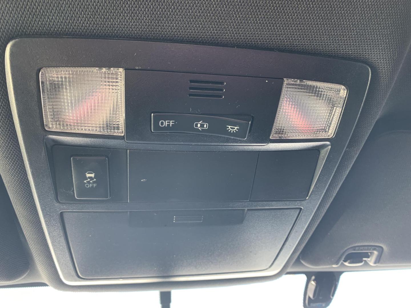 2017 WHITE /BLACK Toyota Tacoma SR5 Access Cab V6 6AT 4WD (5TFSZ5AN8HX) with an 3.5L V6 DOHC 24V engine, Automatic transmission, located at 506 S. Kingshighway, Cape Girardeau, MO, 63703, (573) 235-5000, 37.294991, -89.553635 - 2017 Toyota Tacoma SR5 Access Cab 236,xxx miles Alarm System Bluetooth Cloth Seats Navigation System Power Windows Remote Keyless Entry Tilt Steering Wheel USB Port We have financing available and we accept trades! Fill out a credit application on our website or come by today! If you hav - Photo#23