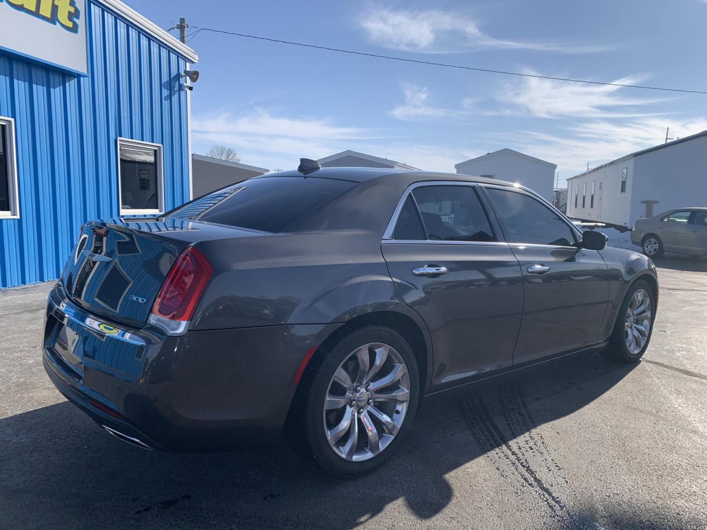 2019 GRAY /BLACK Chrysler 300 Limited (2C3CCAEG3KH) with an 3.6L V6 SOHC 24V engine, Automatic transmission, located at 506 S. Kingshighway, Cape Girardeau, MO, 63703, (573) 235-5000, 37.294991, -89.553635 - 2019 Chrysler 300 Limited RWD 94,xxx Miles Alarm System Bluetooth Cruise Control Heated Seats Leather Seats Navigation System Power Driver's Seat Power Windows Keyless Entry Push-Button Engine Start Remote Engine Start Remote Keyless Entry Steering Wheel Controls Tilt Steering Wheel - Photo#7