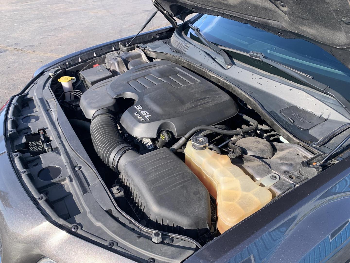 2019 GRAY /BLACK Chrysler 300 Limited (2C3CCAEG3KH) with an 3.6L V6 SOHC 24V engine, Automatic transmission, located at 506 S. Kingshighway, Cape Girardeau, MO, 63703, (573) 235-5000, 37.294991, -89.553635 - 2019 Chrysler 300 Limited RWD 94,xxx Miles Alarm System Bluetooth Cruise Control Heated Seats Leather Seats Navigation System Power Driver's Seat Power Windows Keyless Entry Push-Button Engine Start Remote Engine Start Remote Keyless Entry Steering Wheel Controls Tilt Steering Wheel - Photo#9