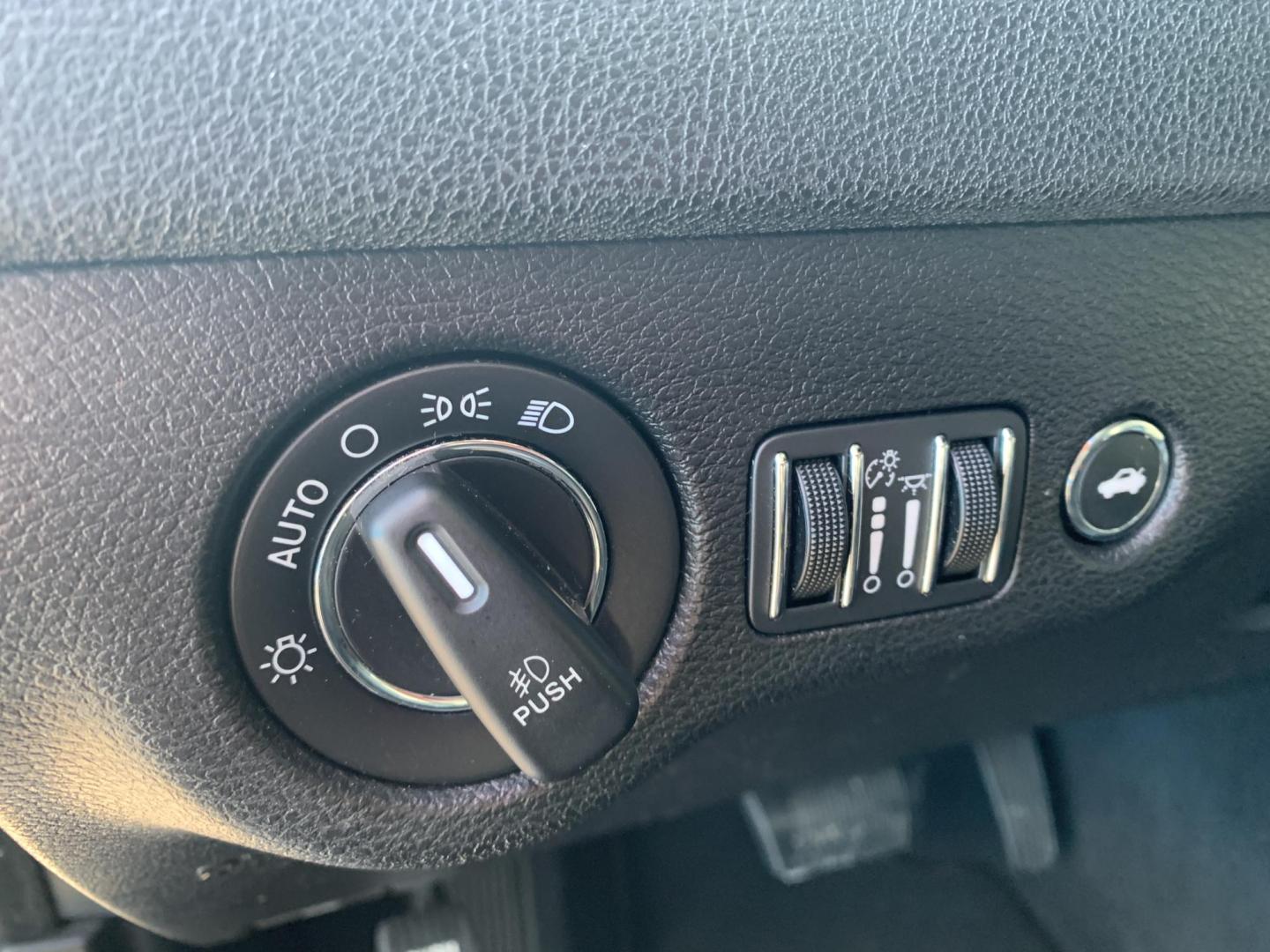 2019 GRAY /BLACK Chrysler 300 Limited (2C3CCAEG3KH) with an 3.6L V6 SOHC 24V engine, Automatic transmission, located at 506 S. Kingshighway, Cape Girardeau, MO, 63703, (573) 235-5000, 37.294991, -89.553635 - 2019 Chrysler 300 Limited RWD 94,xxx Miles Alarm System Bluetooth Cruise Control Heated Seats Leather Seats Navigation System Power Driver's Seat Power Windows Keyless Entry Push-Button Engine Start Remote Engine Start Remote Keyless Entry Steering Wheel Controls Tilt Steering Wheel - Photo#19