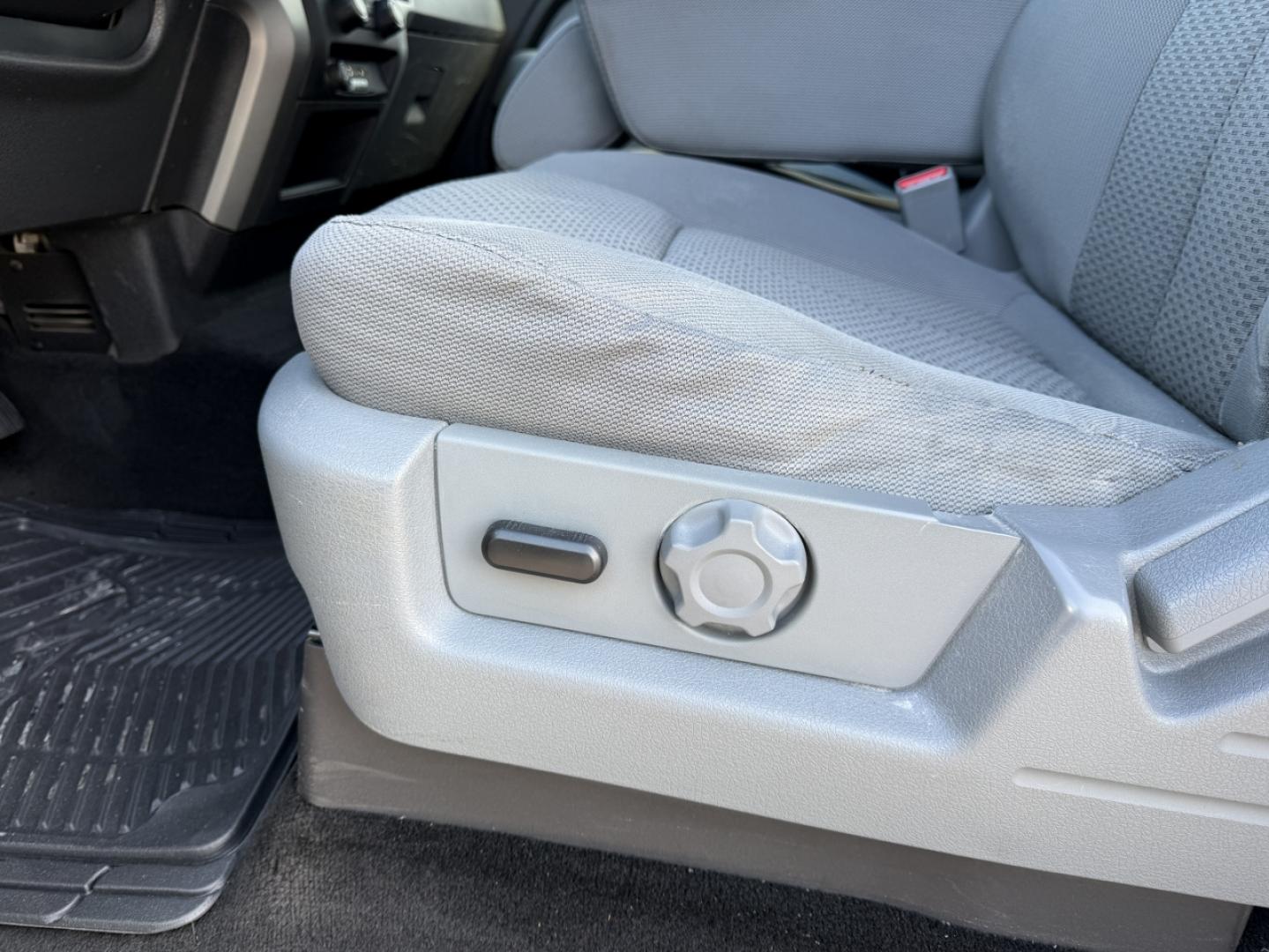 2011 GRAY /Gray Ford F-150 XLT SuperCab 6.5-ft. Bed 4WD (1FTFX1EF5BF) with an 5.0L V8 engine, Automatic transmission, located at 2990 Old Orchard Rd., Jackson, MO, 63755, 37.354214, -89.612106 - 2011 Ford F-150 XLT 149xxx miles 4x4 5.0L V8 Automatic Power Driver Seat Cruise Power Windows/Locks/Mirrors We have financing available and we accept trades! Fill out a credit application on our website or come by today! If you have any questions, give us a call at (573) 204-7777 or visit o - Photo#3