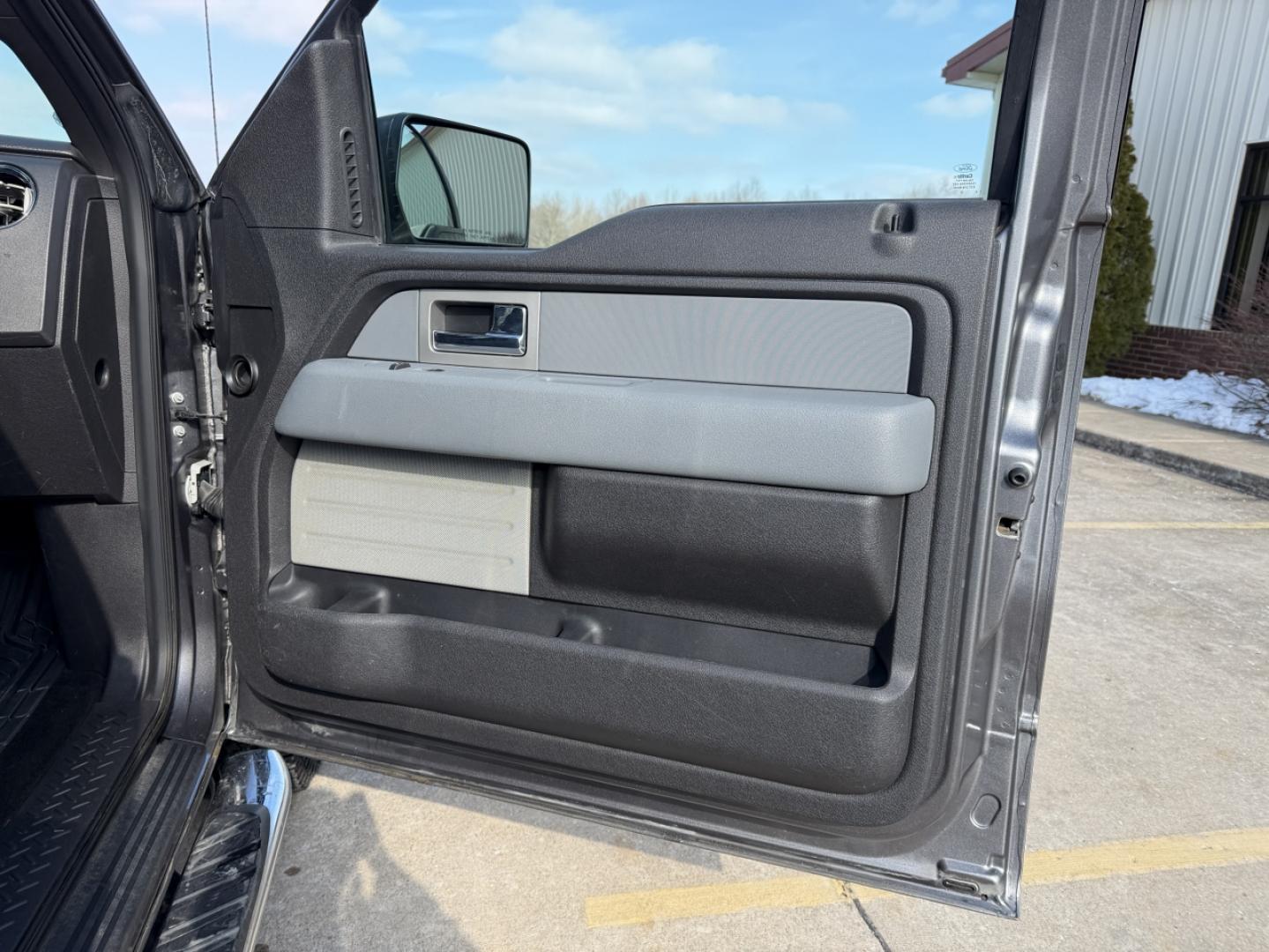 2011 GRAY /Gray Ford F-150 XLT SuperCab 6.5-ft. Bed 4WD (1FTFX1EF5BF) with an 5.0L V8 engine, Automatic transmission, located at 2990 Old Orchard Rd., Jackson, MO, 63755, 37.354214, -89.612106 - 2011 Ford F-150 XLT 149xxx miles 4x4 5.0L V8 Automatic Power Driver Seat Cruise Power Windows/Locks/Mirrors We have financing available and we accept trades! Fill out a credit application on our website or come by today! If you have any questions, give us a call at (573) 204-7777 or visit o - Photo#12