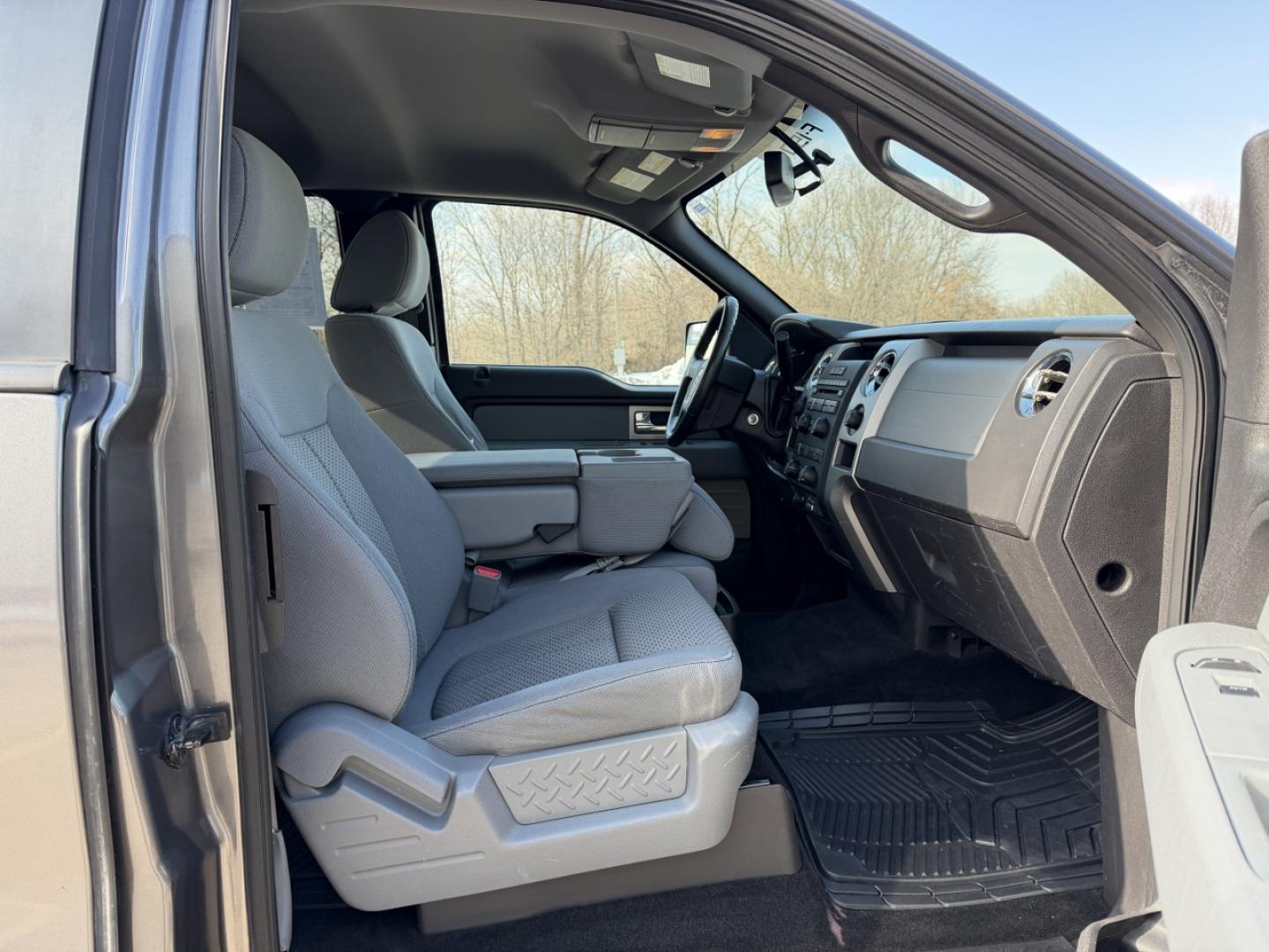 2011 GRAY /Gray Ford F-150 XLT SuperCab 6.5-ft. Bed 4WD (1FTFX1EF5BF) with an 5.0L V8 engine, Automatic transmission, located at 2990 Old Orchard Rd., Jackson, MO, 63755, 37.354214, -89.612106 - 2011 Ford F-150 XLT 149xxx miles 4x4 5.0L V8 Automatic Power Driver Seat Cruise Power Windows/Locks/Mirrors We have financing available and we accept trades! Fill out a credit application on our website or come by today! If you have any questions, give us a call at (573) 204-7777 or visit o - Photo#13