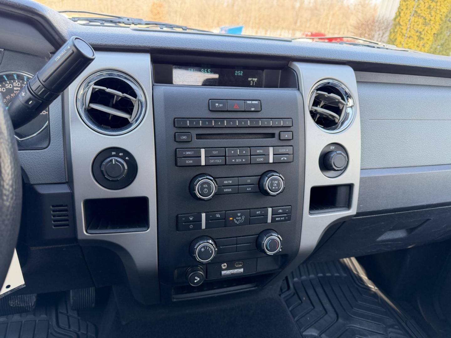 2011 GRAY /Gray Ford F-150 XLT SuperCab 6.5-ft. Bed 4WD (1FTFX1EF5BF) with an 5.0L V8 engine, Automatic transmission, located at 2990 Old Orchard Rd., Jackson, MO, 63755, 37.354214, -89.612106 - 2011 Ford F-150 XLT 149xxx miles 4x4 5.0L V8 Automatic Power Driver Seat Cruise Power Windows/Locks/Mirrors We have financing available and we accept trades! Fill out a credit application on our website or come by today! If you have any questions, give us a call at (573) 204-7777 or visit o - Photo#24