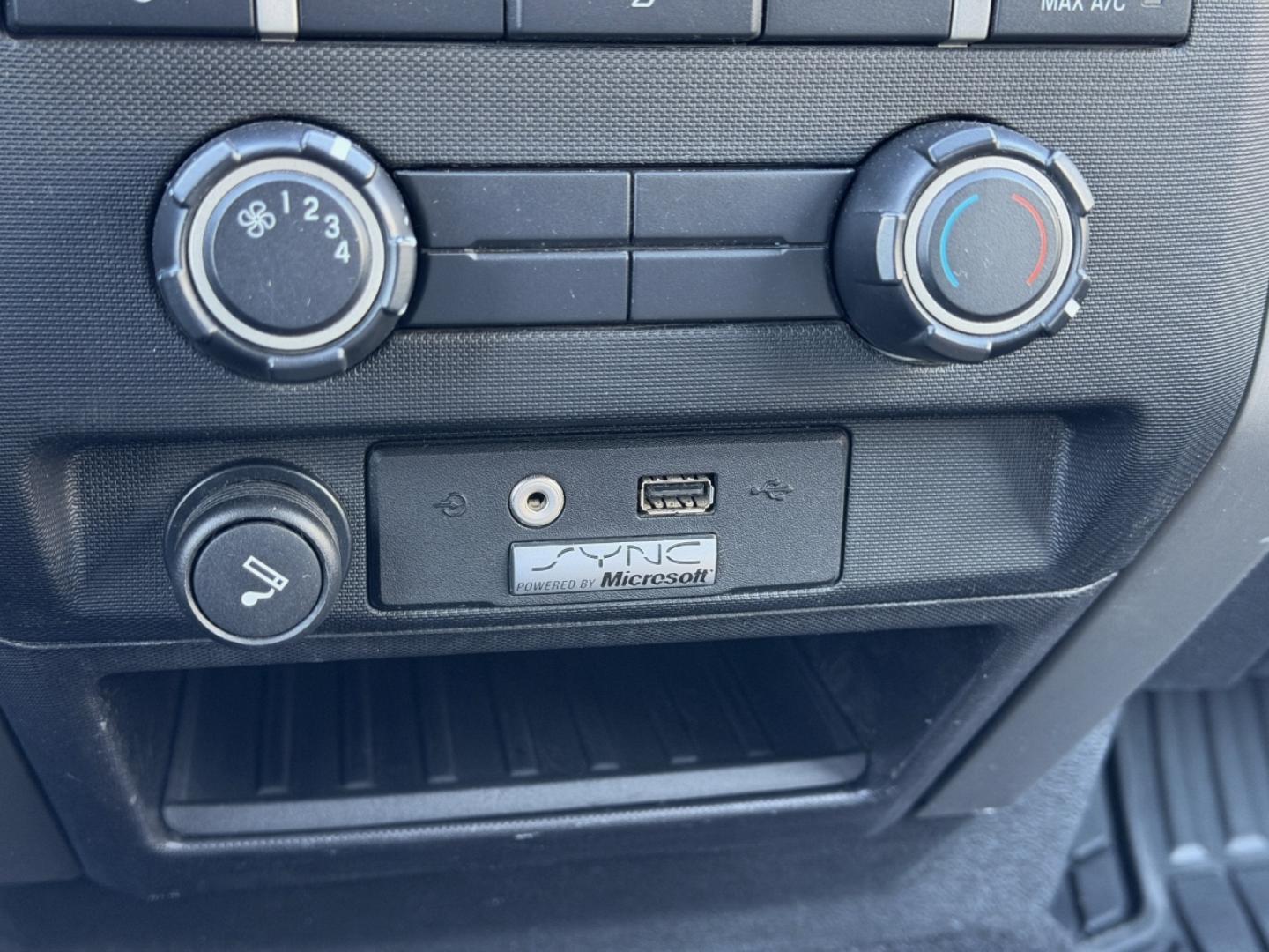 2011 GRAY /Gray Ford F-150 XLT SuperCab 6.5-ft. Bed 4WD (1FTFX1EF5BF) with an 5.0L V8 engine, Automatic transmission, located at 2990 Old Orchard Rd., Jackson, MO, 63755, 37.354214, -89.612106 - 2011 Ford F-150 XLT 149xxx miles 4x4 5.0L V8 Automatic Power Driver Seat Cruise Power Windows/Locks/Mirrors We have financing available and we accept trades! Fill out a credit application on our website or come by today! If you have any questions, give us a call at (573) 204-7777 or visit o - Photo#27