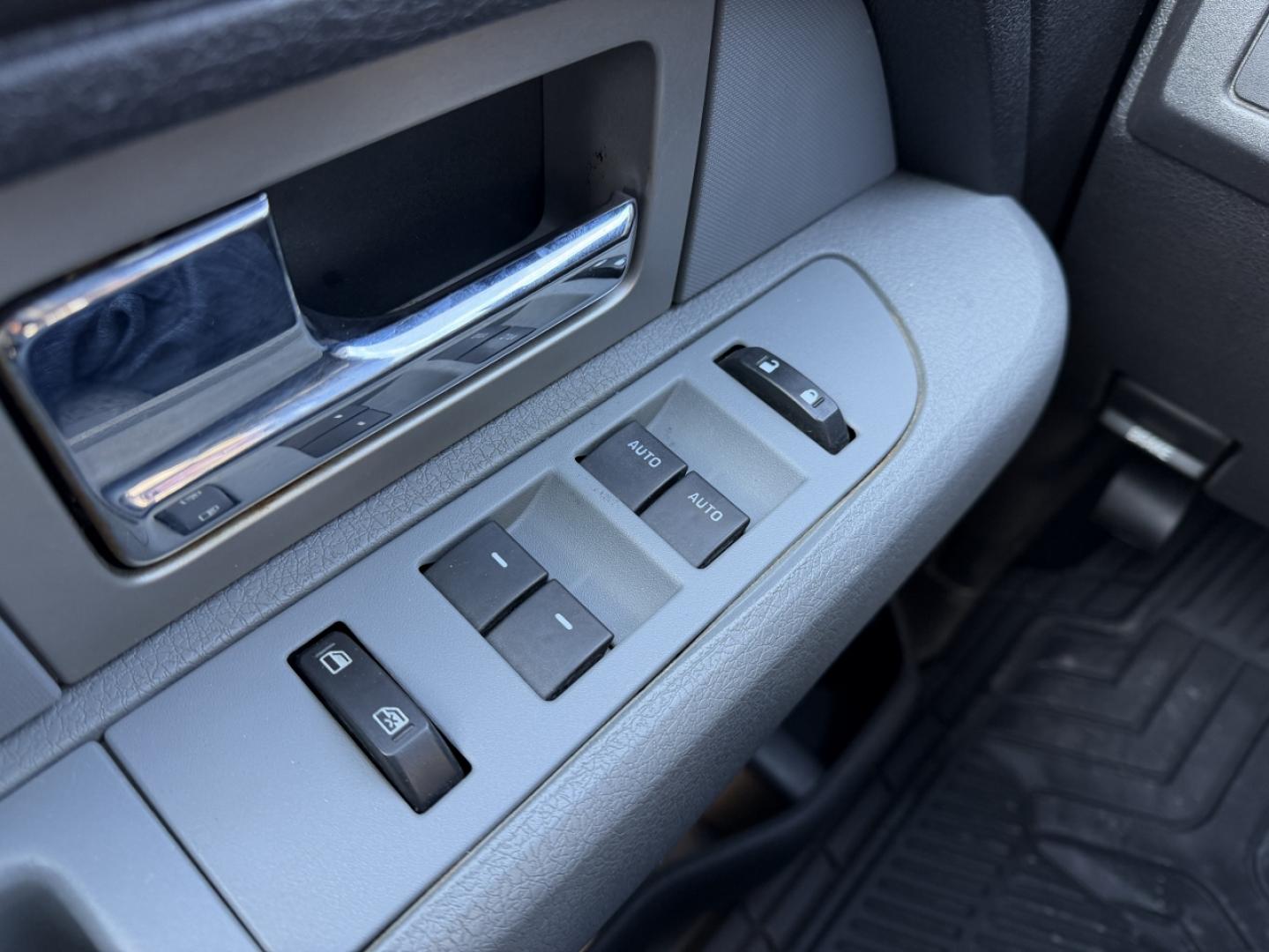 2011 GRAY /Gray Ford F-150 XLT SuperCab 6.5-ft. Bed 4WD (1FTFX1EF5BF) with an 5.0L V8 engine, Automatic transmission, located at 2990 Old Orchard Rd., Jackson, MO, 63755, 37.354214, -89.612106 - 2011 Ford F-150 XLT 149xxx miles 4x4 5.0L V8 Automatic Power Driver Seat Cruise Power Windows/Locks/Mirrors We have financing available and we accept trades! Fill out a credit application on our website or come by today! If you have any questions, give us a call at (573) 204-7777 or visit o - Photo#28