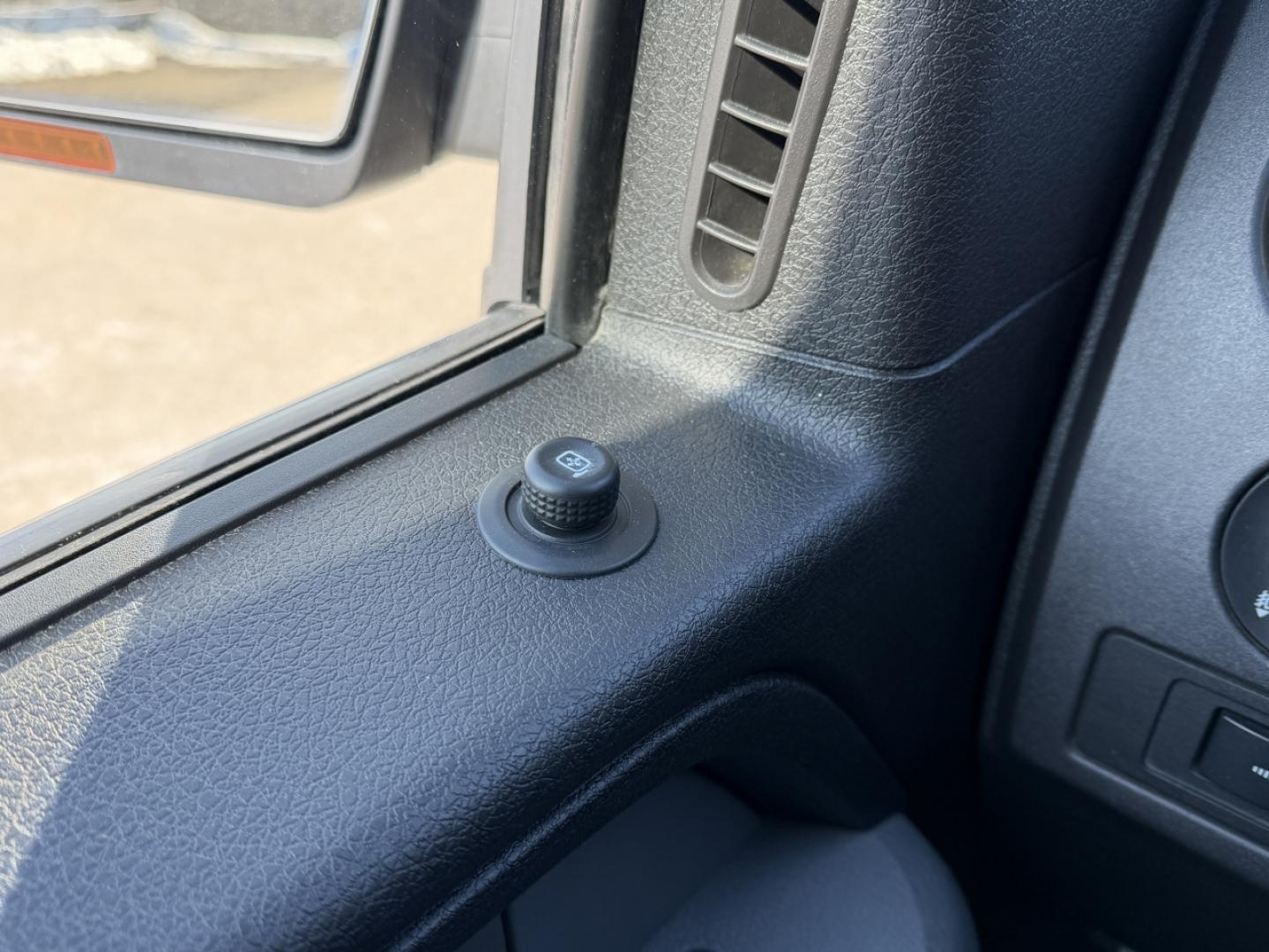 2011 GRAY /Gray Ford F-150 XLT SuperCab 6.5-ft. Bed 4WD (1FTFX1EF5BF) with an 5.0L V8 engine, Automatic transmission, located at 2990 Old Orchard Rd., Jackson, MO, 63755, 37.354214, -89.612106 - 2011 Ford F-150 XLT 149xxx miles 4x4 5.0L V8 Automatic Power Driver Seat Cruise Power Windows/Locks/Mirrors We have financing available and we accept trades! Fill out a credit application on our website or come by today! If you have any questions, give us a call at (573) 204-7777 or visit o - Photo#29