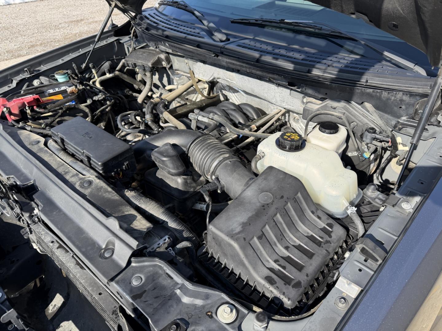 2011 GRAY /Gray Ford F-150 XLT SuperCab 6.5-ft. Bed 4WD (1FTFX1EF5BF) with an 5.0L V8 engine, Automatic transmission, located at 2990 Old Orchard Rd., Jackson, MO, 63755, 37.354214, -89.612106 - 2011 Ford F-150 XLT 149xxx miles 4x4 5.0L V8 Automatic Power Driver Seat Cruise Power Windows/Locks/Mirrors We have financing available and we accept trades! Fill out a credit application on our website or come by today! If you have any questions, give us a call at (573) 204-7777 or visit o - Photo#31