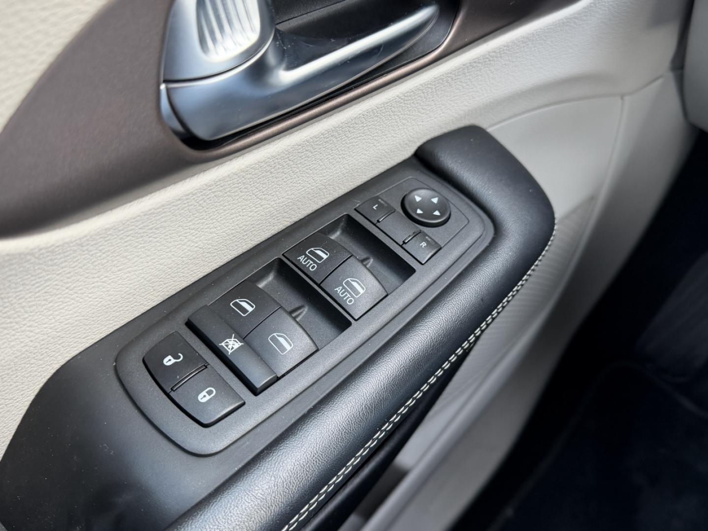 2022 WHITE /Black Chrysler Voyager LX (2C4RC1CG2NR) with an 3.6L V6 engine, Automatic transmission, located at 2990 Old Orchard Rd., Jackson, MO, 63755, 37.354214, -89.612106 - 2022 Chrysler Voyager LX 1-Owner 128xxx miles Front Wheel Drive 3.6L V6 Automatic 3rd Row Stow 'N Go Navigation Backup Camera Power Driver Seat Heated Seats Bluetooth Remote Start Cruise Power Windows/Locks/Mirrors We have financing available and we accept trades! Fill out a credit a - Photo#32