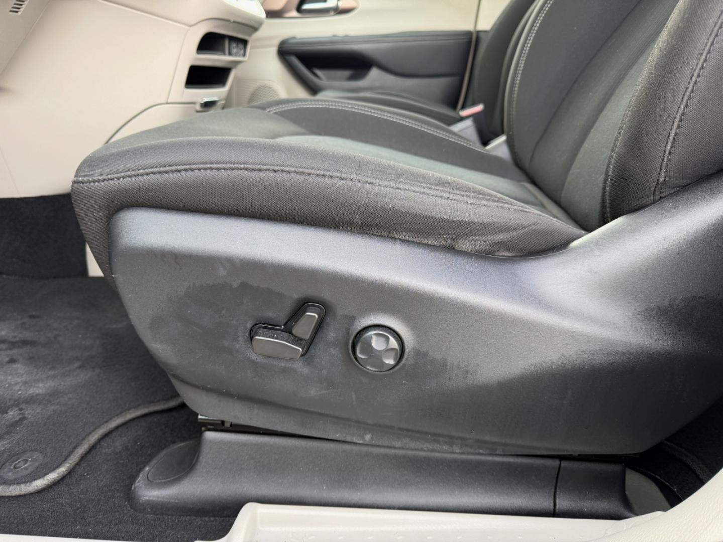 2022 WHITE /Black Chrysler Voyager LX (2C4RC1CG2NR) with an 3.6L V6 engine, Automatic transmission, located at 2990 Old Orchard Rd., Jackson, MO, 63755, 37.354214, -89.612106 - 2022 Chrysler Voyager LX 1-Owner 128xxx miles Front Wheel Drive 3.6L V6 Automatic 3rd Row Stow 'N Go Navigation Backup Camera Power Driver Seat Heated Seats Bluetooth Remote Start Cruise Power Windows/Locks/Mirrors We have financing available and we accept trades! Fill out a credit a - Photo#5