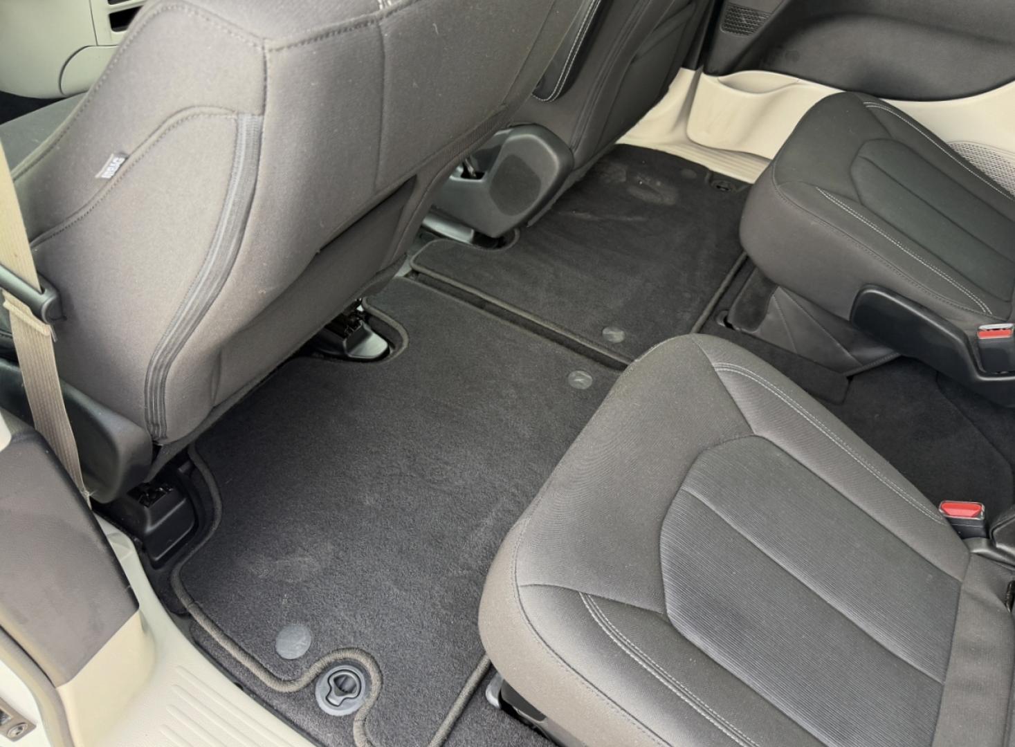 2022 WHITE /Black Chrysler Voyager LX (2C4RC1CG2NR) with an 3.6L V6 engine, Automatic transmission, located at 2990 Old Orchard Rd., Jackson, MO, 63755, 37.354214, -89.612106 - 2022 Chrysler Voyager LX 1-Owner 128xxx miles Front Wheel Drive 3.6L V6 Automatic 3rd Row Stow 'N Go Navigation Backup Camera Power Driver Seat Heated Seats Bluetooth Remote Start Cruise Power Windows/Locks/Mirrors We have financing available and we accept trades! Fill out a credit a - Photo#6