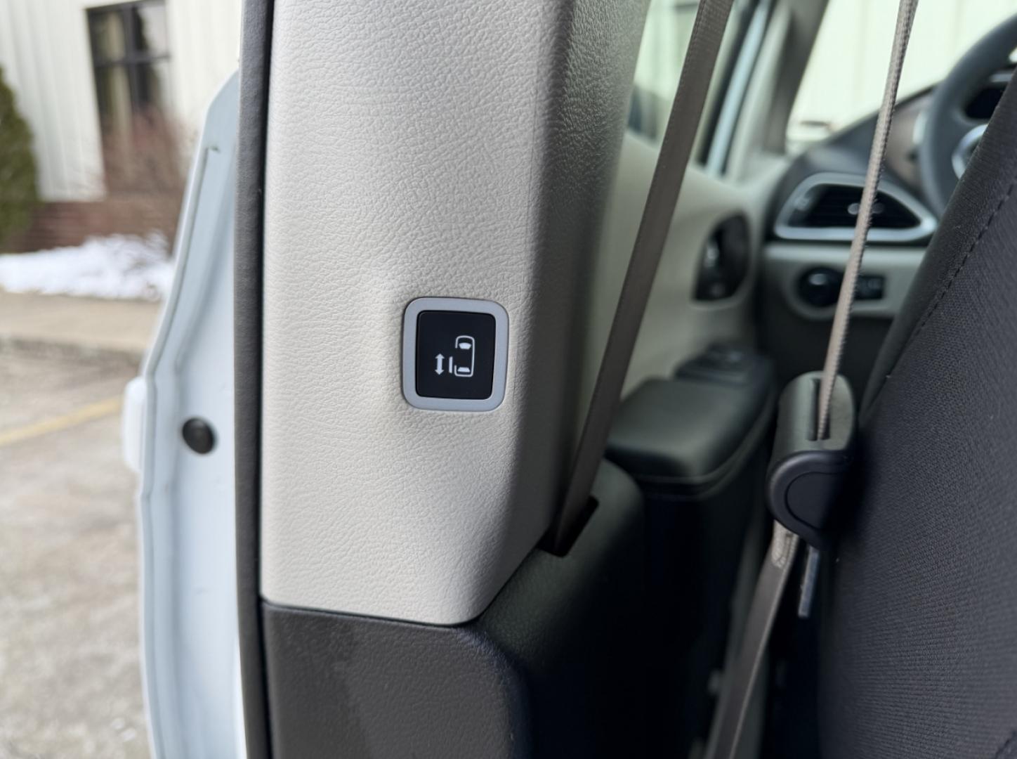 2022 WHITE /Black Chrysler Voyager LX (2C4RC1CG2NR) with an 3.6L V6 engine, Automatic transmission, located at 2990 Old Orchard Rd., Jackson, MO, 63755, 37.354214, -89.612106 - 2022 Chrysler Voyager LX 1-Owner 128xxx miles Front Wheel Drive 3.6L V6 Automatic 3rd Row Stow 'N Go Navigation Backup Camera Power Driver Seat Heated Seats Bluetooth Remote Start Cruise Power Windows/Locks/Mirrors We have financing available and we accept trades! Fill out a credit a - Photo#36