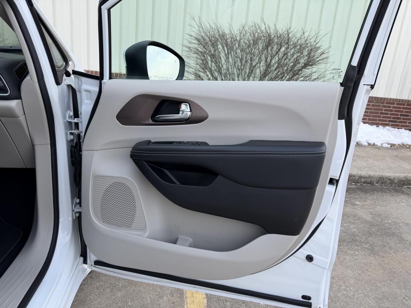 2022 WHITE /Black Chrysler Voyager LX (2C4RC1CG2NR) with an 3.6L V6 engine, Automatic transmission, located at 2990 Old Orchard Rd., Jackson, MO, 63755, 37.354214, -89.612106 - 2022 Chrysler Voyager LX 1-Owner 128xxx miles Front Wheel Drive 3.6L V6 Automatic 3rd Row Stow 'N Go Navigation Backup Camera Power Driver Seat Heated Seats Bluetooth Remote Start Cruise Power Windows/Locks/Mirrors We have financing available and we accept trades! Fill out a credit a - Photo#17