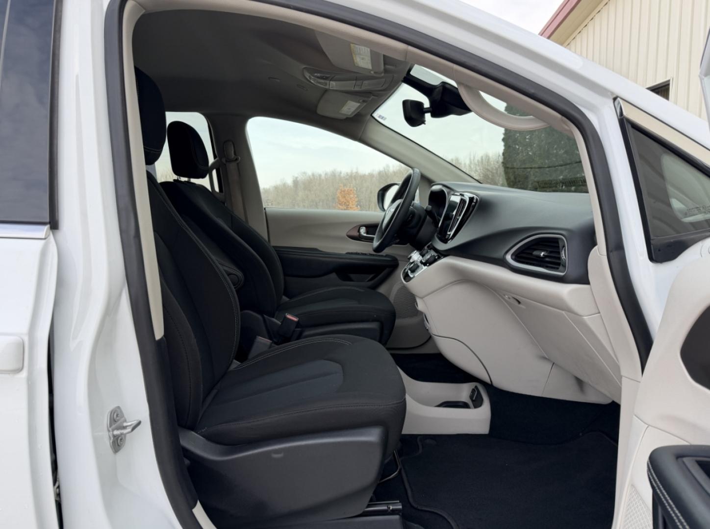 2022 WHITE /Black Chrysler Voyager LX (2C4RC1CG2NR) with an 3.6L V6 engine, Automatic transmission, located at 2990 Old Orchard Rd., Jackson, MO, 63755, 37.354214, -89.612106 - 2022 Chrysler Voyager LX 1-Owner 128xxx miles Front Wheel Drive 3.6L V6 Automatic 3rd Row Stow 'N Go Navigation Backup Camera Power Driver Seat Heated Seats Bluetooth Remote Start Cruise Power Windows/Locks/Mirrors We have financing available and we accept trades! Fill out a credit a - Photo#18