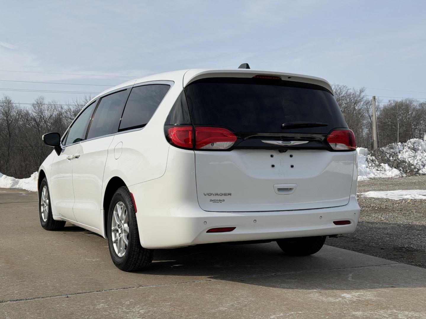 2022 WHITE /Black Chrysler Voyager LX (2C4RC1CG2NR) with an 3.6L V6 engine, Automatic transmission, located at 2990 Old Orchard Rd., Jackson, MO, 63755, 37.354214, -89.612106 - 2022 Chrysler Voyager LX 1-Owner 128xxx miles Front Wheel Drive 3.6L V6 Automatic 3rd Row Stow 'N Go Navigation Backup Camera Power Driver Seat Heated Seats Bluetooth Remote Start Cruise Power Windows/Locks/Mirrors We have financing available and we accept trades! Fill out a credit a - Photo#12