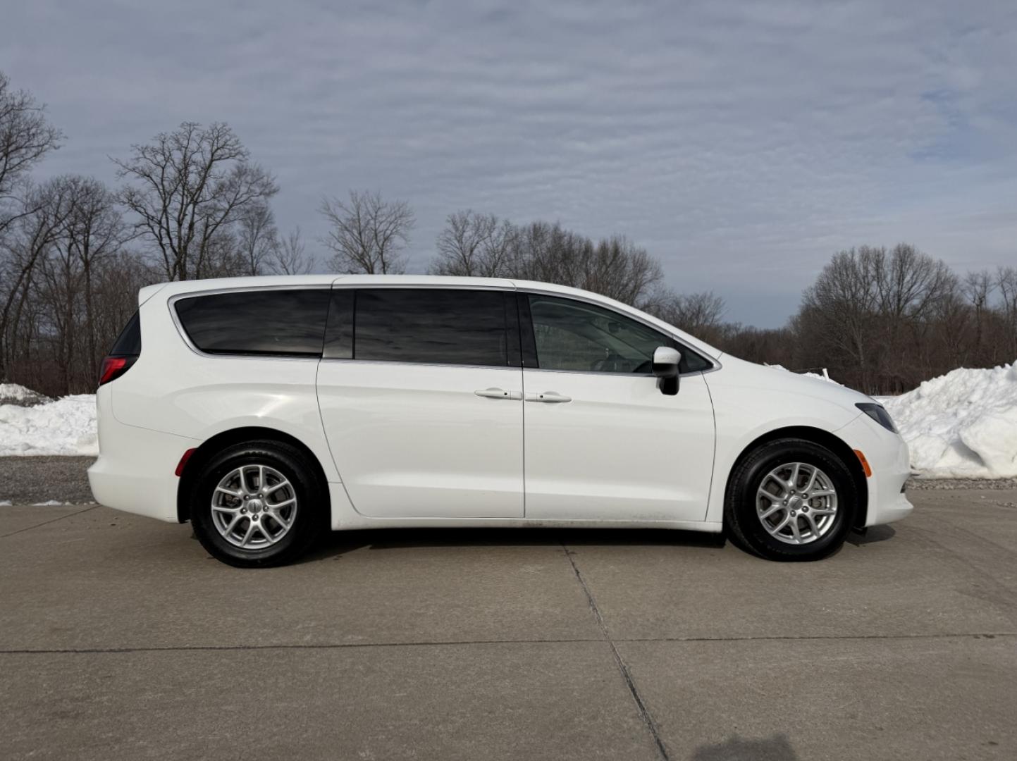 2022 WHITE /Black Chrysler Voyager LX (2C4RC1CG2NR) with an 3.6L V6 engine, Automatic transmission, located at 2990 Old Orchard Rd., Jackson, MO, 63755, 37.354214, -89.612106 - 2022 Chrysler Voyager LX 1-Owner 128xxx miles Front Wheel Drive 3.6L V6 Automatic 3rd Row Stow 'N Go Navigation Backup Camera Power Driver Seat Heated Seats Bluetooth Remote Start Cruise Power Windows/Locks/Mirrors We have financing available and we accept trades! Fill out a credit a - Photo#10