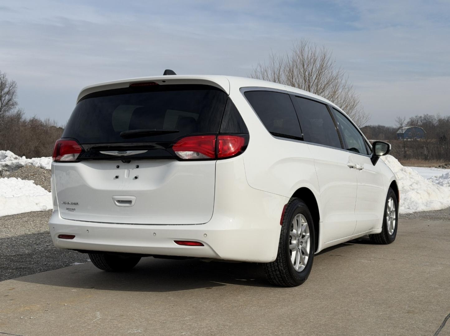 2022 WHITE /Black Chrysler Voyager LX (2C4RC1CG2NR) with an 3.6L V6 engine, Automatic transmission, located at 2990 Old Orchard Rd., Jackson, MO, 63755, 37.354214, -89.612106 - 2022 Chrysler Voyager LX 1-Owner 128xxx miles Front Wheel Drive 3.6L V6 Automatic 3rd Row Stow 'N Go Navigation Backup Camera Power Driver Seat Heated Seats Bluetooth Remote Start Cruise Power Windows/Locks/Mirrors We have financing available and we accept trades! Fill out a credit a - Photo#11