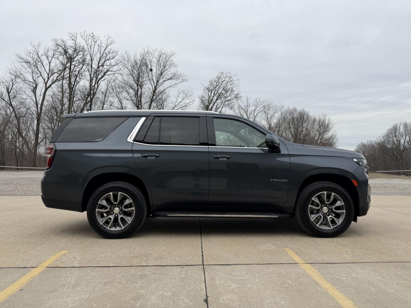 2021 GRAY /Tan Chevrolet Tahoe LT 4WD (1GNSKNKD0MR) with an 5.3L V8 engine, Automatic transmission, located at 2990 Old Orchard Rd., Jackson, MO, 63755, 37.354214, -89.612106 - 2021 Chevrolet Tahoe 1500 LT 105xxx miles 4 Whee Drive 5.3L V8 Automatic Leather 3rd Row Backup Camera Power/Heated Seats Heated Rear Seats Heated Steering Wheel Sunroof Bluetooth Remote Start Cruise Power Windows/Locks/Mirrors We have financing available and we accept trades! Fill o - Photo#12