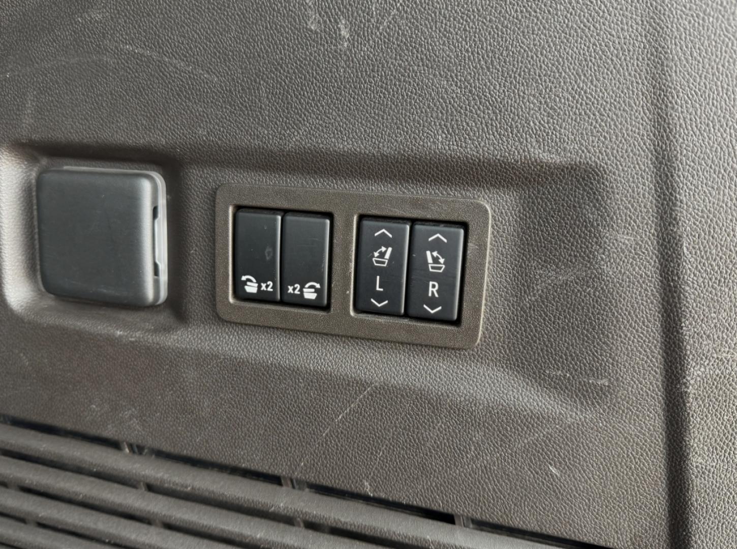 2021 GRAY /Tan Chevrolet Tahoe LT 4WD (1GNSKNKD0MR) with an 5.3L V8 engine, Automatic transmission, located at 2990 Old Orchard Rd., Jackson, MO, 63755, 37.354214, -89.612106 - 2021 Chevrolet Tahoe 1500 LT 105xxx miles 4 Whee Drive 5.3L V8 Automatic Leather 3rd Row Backup Camera Power/Heated Seats Heated Rear Seats Heated Steering Wheel Sunroof Bluetooth Remote Start Cruise Power Windows/Locks/Mirrors We have financing available and we accept trades! Fill o - Photo#26