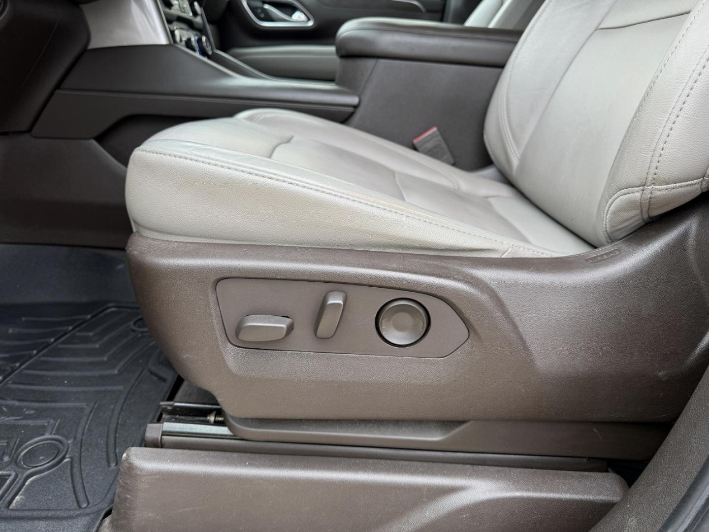 2021 GRAY /Tan Chevrolet Tahoe LT 4WD (1GNSKNKD0MR) with an 5.3L V8 engine, Automatic transmission, located at 2990 Old Orchard Rd., Jackson, MO, 63755, 37.354214, -89.612106 - 2021 Chevrolet Tahoe 1500 LT 105xxx miles 4 Whee Drive 5.3L V8 Automatic Leather 3rd Row Backup Camera Power/Heated Seats Heated Rear Seats Heated Steering Wheel Sunroof Bluetooth Remote Start Cruise Power Windows/Locks/Mirrors We have financing available and we accept trades! Fill o - Photo#6