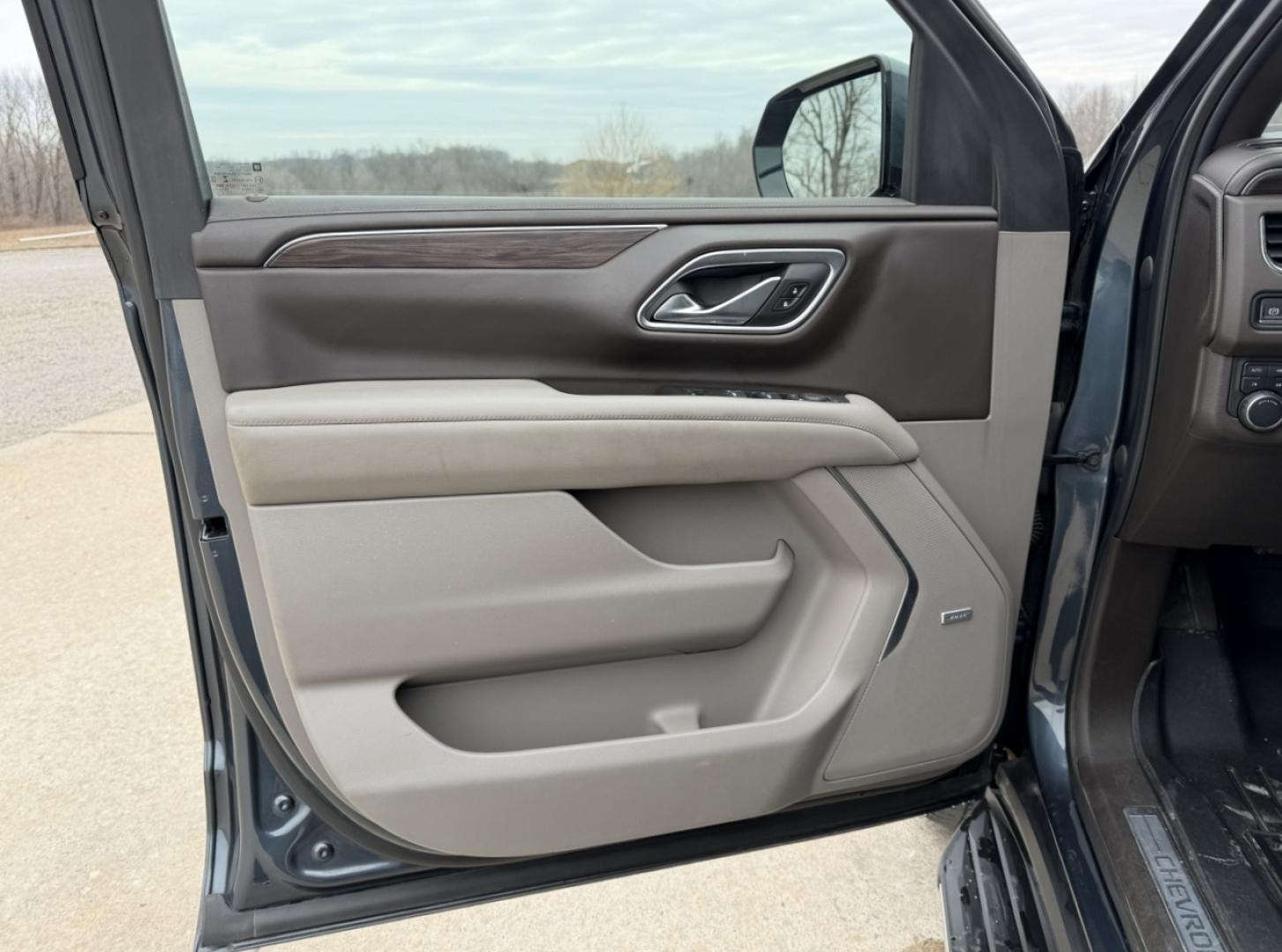 2021 GRAY /Tan Chevrolet Tahoe LT 4WD (1GNSKNKD0MR) with an 5.3L V8 engine, Automatic transmission, located at 2990 Old Orchard Rd., Jackson, MO, 63755, 37.354214, -89.612106 - 2021 Chevrolet Tahoe 1500 LT 105xxx miles 4 Whee Drive 5.3L V8 Automatic Leather 3rd Row Backup Camera Power/Heated Seats Heated Rear Seats Heated Steering Wheel Sunroof Bluetooth Remote Start Cruise Power Windows/Locks/Mirrors We have financing available and we accept trades! Fill o - Photo#17