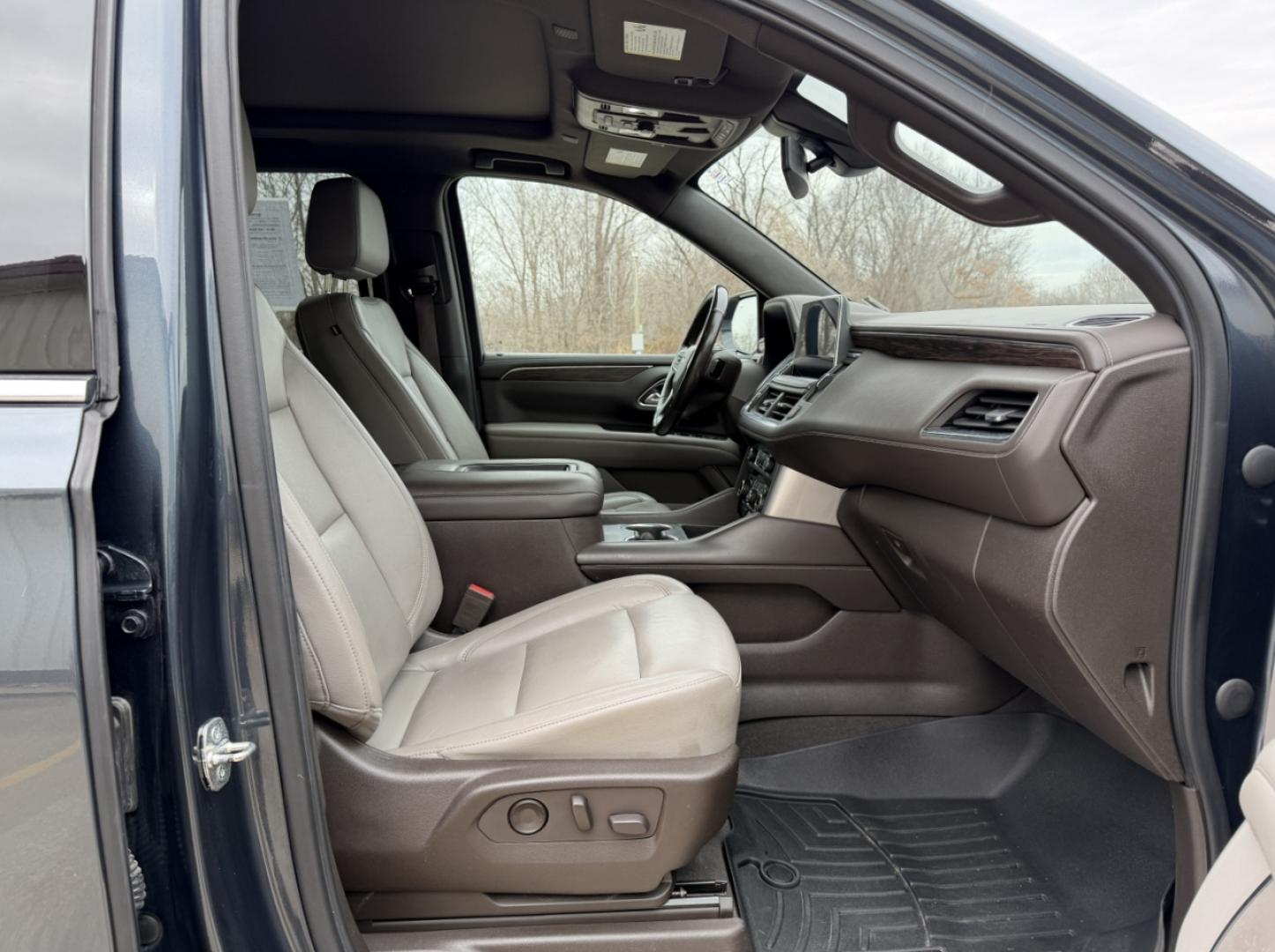 2021 GRAY /Tan Chevrolet Tahoe LT 4WD (1GNSKNKD0MR) with an 5.3L V8 engine, Automatic transmission, located at 2990 Old Orchard Rd., Jackson, MO, 63755, 37.354214, -89.612106 - 2021 Chevrolet Tahoe 1500 LT 105xxx miles 4 Whee Drive 5.3L V8 Automatic Leather 3rd Row Backup Camera Power/Heated Seats Heated Rear Seats Heated Steering Wheel Sunroof Bluetooth Remote Start Cruise Power Windows/Locks/Mirrors We have financing available and we accept trades! Fill o - Photo#20