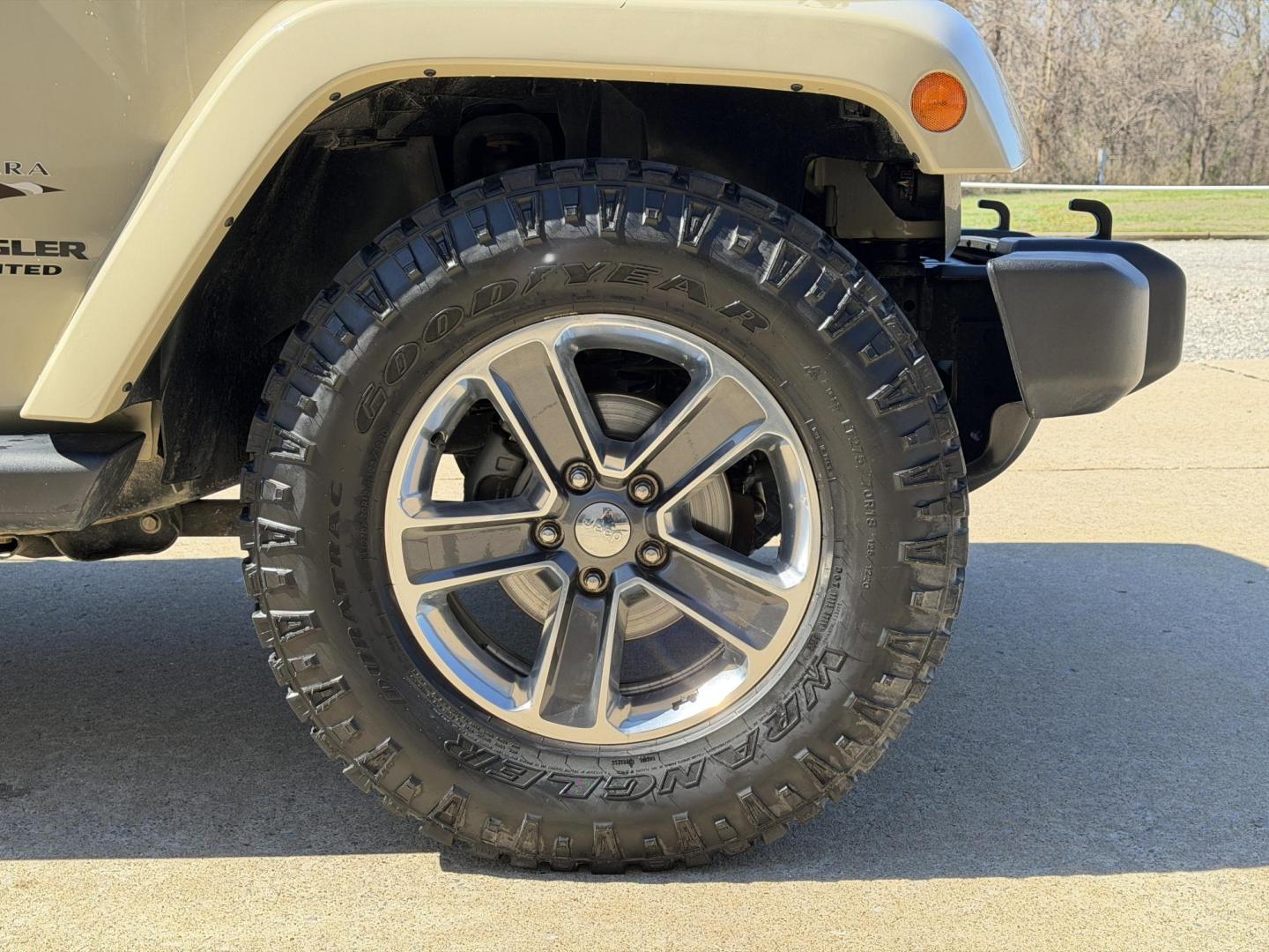 2017 TAN /Black Jeep Wrangler Unlimited Sahara 4WD (1C4BJWEG8HL) with an 3.6L V6 engine, Automatic transmission, located at 2990 Old Orchard Rd., Jackson, MO, 63755, 37.354214, -89.612106 - 2017 Jeep Wrangler Unlimited Sahara 117xxx miles 4x4 3.6L V6 Automatic Cruise Power Windows/Locks/Mirrors We have financing available and we accept trades! Fill out a credit application on our website or come by today! If you have any questions, give us a call at (573) 204-7777 or visit our - Photo#33