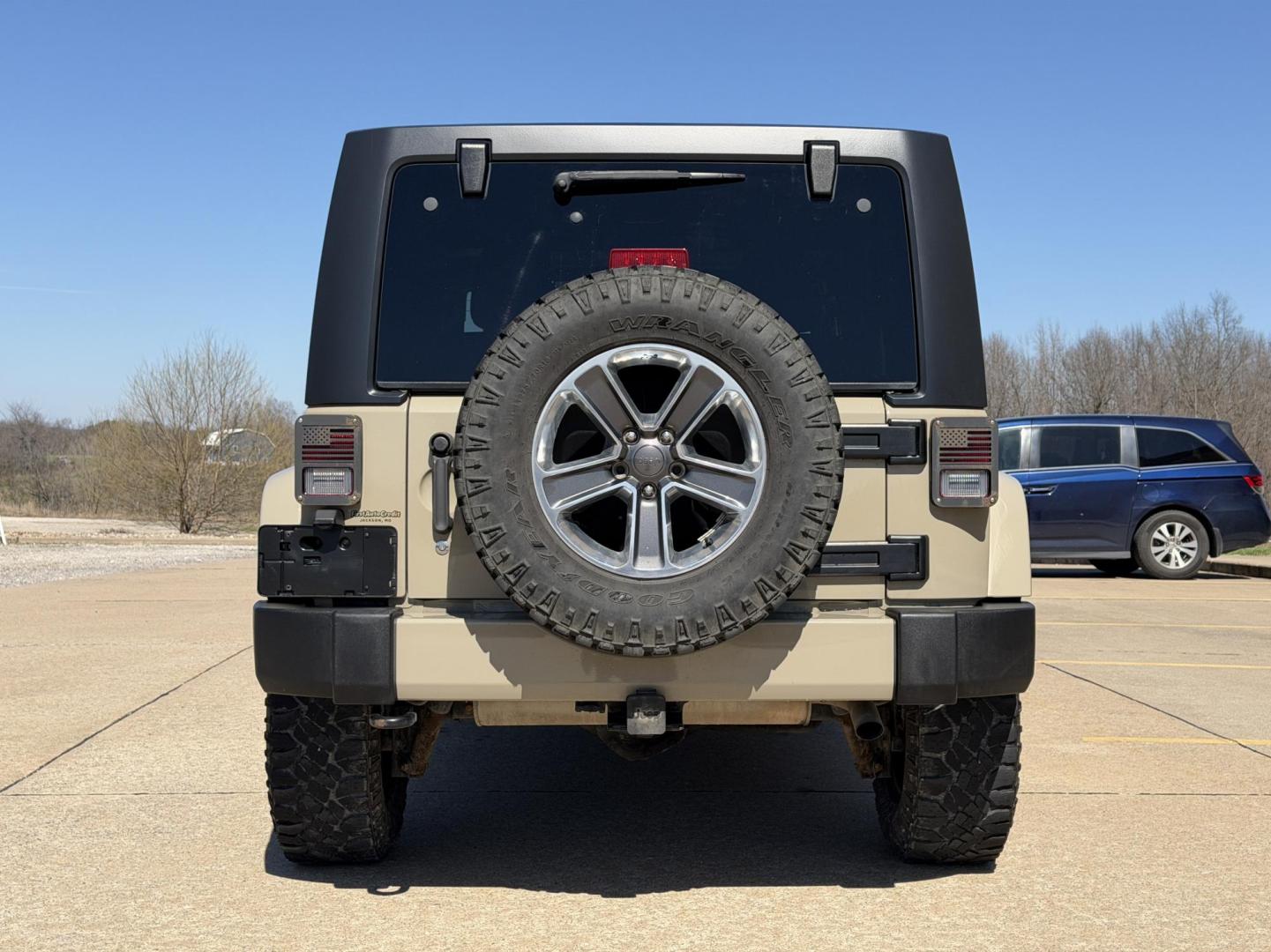 2017 TAN /Black Jeep Wrangler Unlimited Sahara 4WD (1C4BJWEG8HL) with an 3.6L V6 engine, Automatic transmission, located at 2990 Old Orchard Rd., Jackson, MO, 63755, 37.354214, -89.612106 - 2017 Jeep Wrangler Unlimited Sahara 117xxx miles 4x4 3.6L V6 Automatic Cruise Power Windows/Locks/Mirrors We have financing available and we accept trades! Fill out a credit application on our website or come by today! If you have any questions, give us a call at (573) 204-7777 or visit our - Photo#8