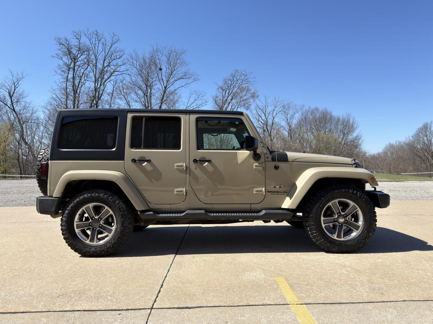 2017 TAN /Black Jeep Wrangler Unlimited Sahara 4WD (1C4BJWEG8HL) with an 3.6L V6 engine, Automatic transmission, located at 2990 Old Orchard Rd., Jackson, MO, 63755, 37.354214, -89.612106 - 2017 Jeep Wrangler Unlimited Sahara 117xxx miles 4x4 3.6L V6 Automatic Cruise Power Windows/Locks/Mirrors We have financing available and we accept trades! Fill out a credit application on our website or come by today! If you have any questions, give us a call at (573) 204-7777 or visit our - Photo#5