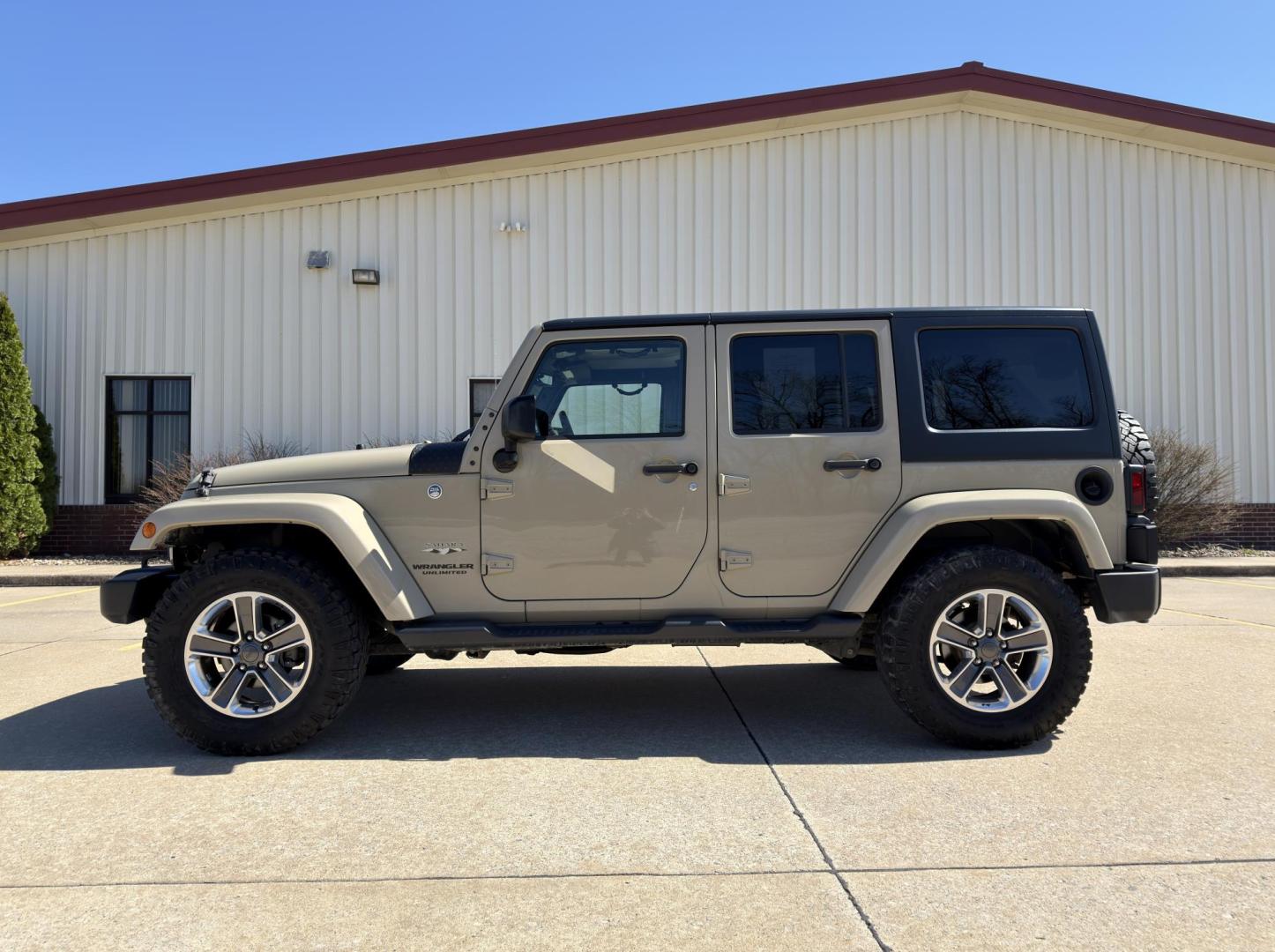 2017 TAN /Black Jeep Wrangler Unlimited Sahara 4WD (1C4BJWEG8HL) with an 3.6L V6 engine, Automatic transmission, located at 2990 Old Orchard Rd., Jackson, MO, 63755, 37.354214, -89.612106 - 2017 Jeep Wrangler Unlimited Sahara 117xxx miles 4x4 3.6L V6 Automatic Cruise Power Windows/Locks/Mirrors We have financing available and we accept trades! Fill out a credit application on our website or come by today! If you have any questions, give us a call at (573) 204-7777 or visit our - Photo#4