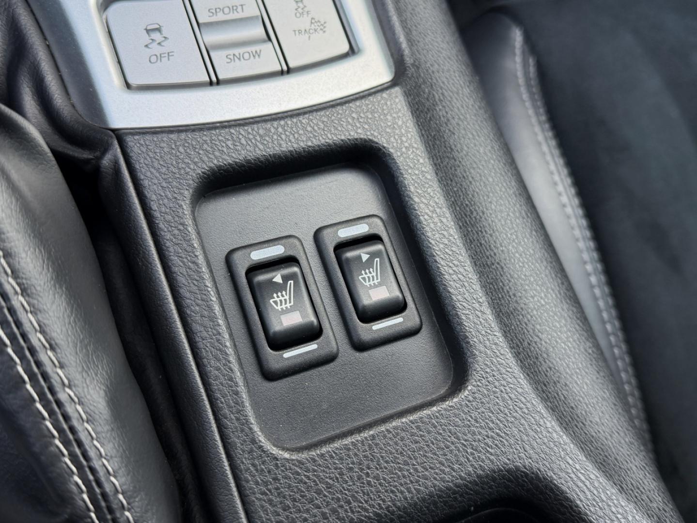 2020 SILVER /Black Toyota 86 GT (JF1ZNAE15L8) with an 2.0L 4 Cyl. engine, Automatic transmission, located at 2990 Old Orchard Rd., Jackson, MO, 63755, 37.354214, -89.612106 - 2020 Toyota 86 GT 35xxx miles Rear Wheel Drive 2.0L 4 Cyl. Automatic Backup Camera Heated Seats Bluetooth Cruise Power Windows/Locks/Mirrors We have financing available and we accept trades! Fill out a credit application on our website or come by today! If you have any questions, give us - Photo#3