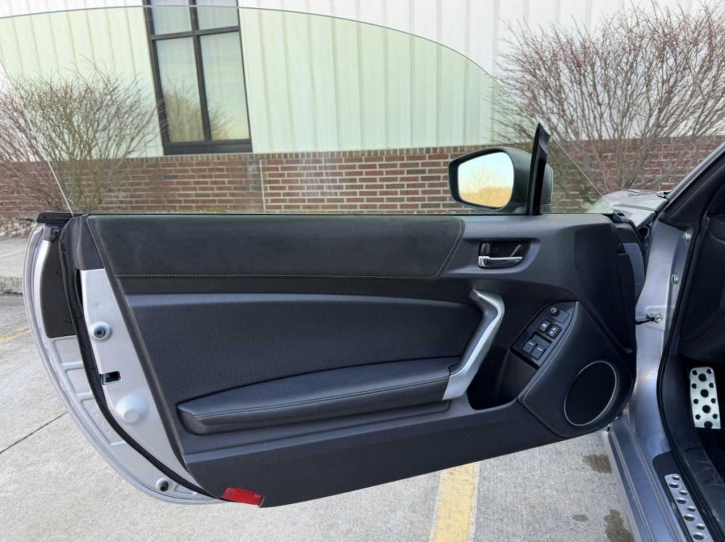 2020 SILVER /Black Toyota 86 GT (JF1ZNAE15L8) with an 2.0L 4 Cyl. engine, Automatic transmission, located at 2990 Old Orchard Rd., Jackson, MO, 63755, 37.354214, -89.612106 - 2020 Toyota 86 GT 35xxx miles Rear Wheel Drive 2.0L 4 Cyl. Automatic Backup Camera Heated Seats Bluetooth Cruise Power Windows/Locks/Mirrors We have financing available and we accept trades! Fill out a credit application on our website or come by today! If you have any questions, give us - Photo#11