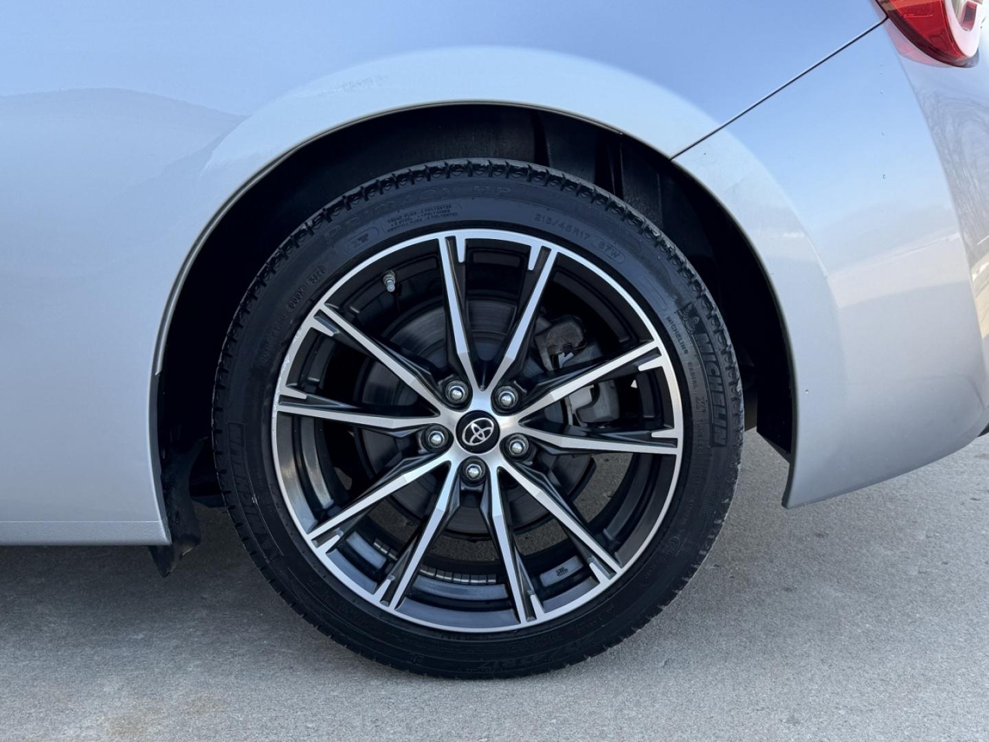 2020 SILVER /Black Toyota 86 GT (JF1ZNAE15L8) with an 2.0L 4 Cyl. engine, Automatic transmission, located at 2990 Old Orchard Rd., Jackson, MO, 63755, 37.354214, -89.612106 - 2020 Toyota 86 GT 35xxx miles Rear Wheel Drive 2.0L 4 Cyl. Automatic Backup Camera Heated Seats Bluetooth Cruise Power Windows/Locks/Mirrors We have financing available and we accept trades! Fill out a credit application on our website or come by today! If you have any questions, give us - Photo#32